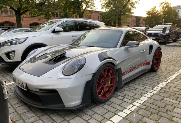 Porsche 992 GT3 RS Weissach Package