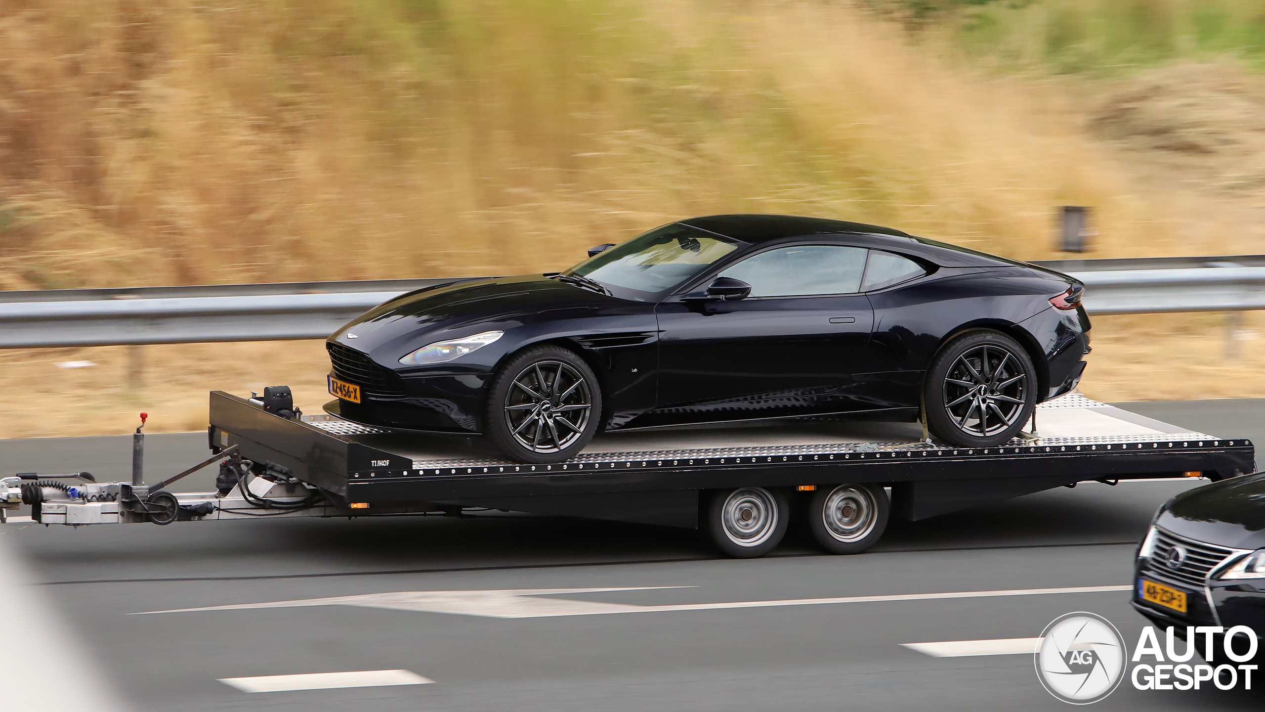 Aston Martin DB11