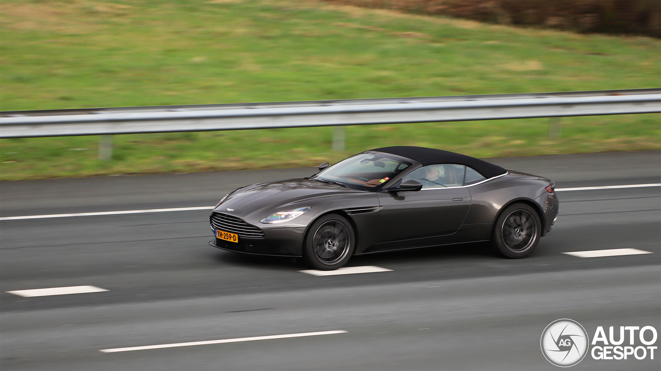 Aston Martin DB11 V8 Volante