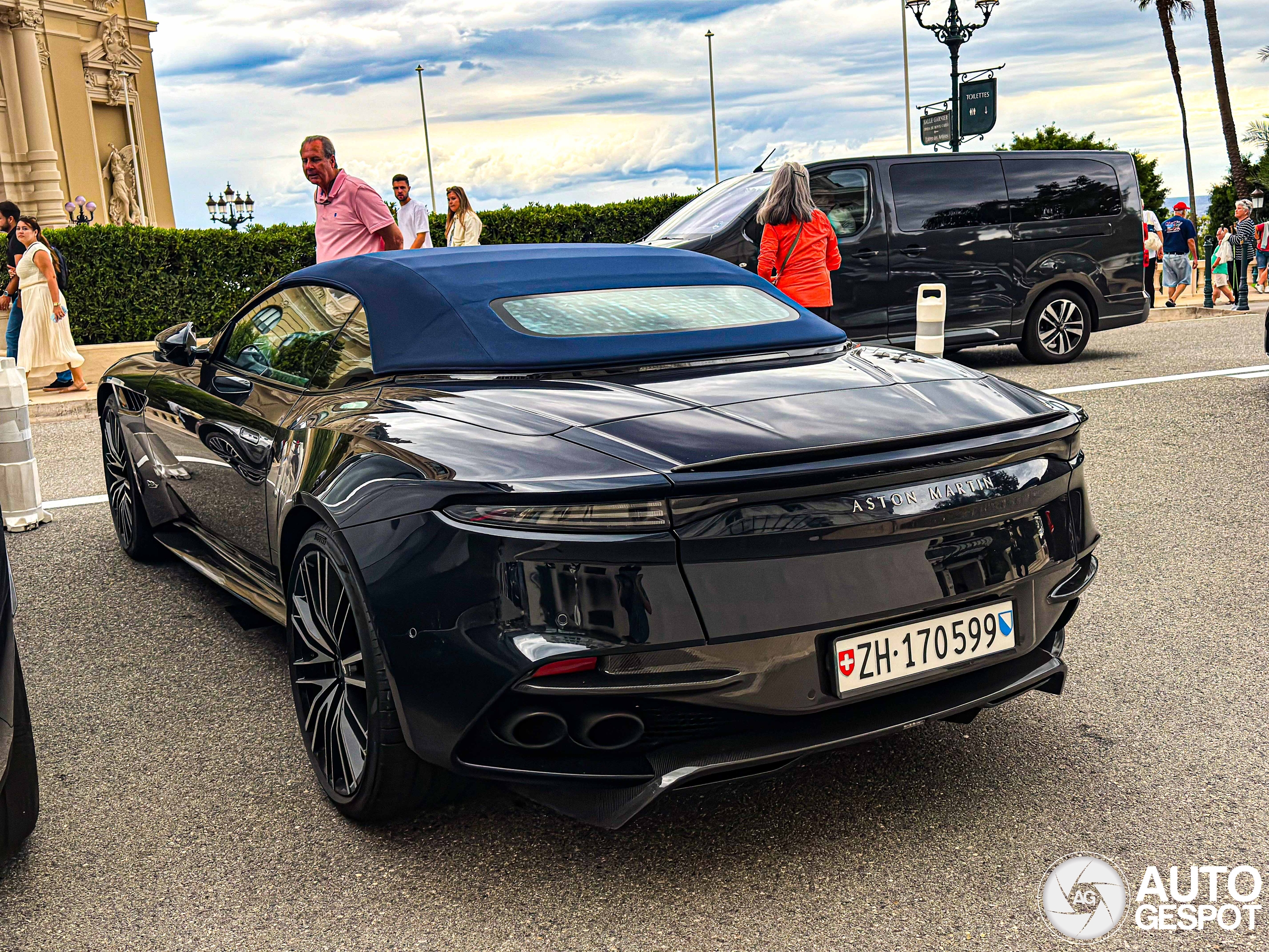 Aston Martin DBS Superleggera Volante