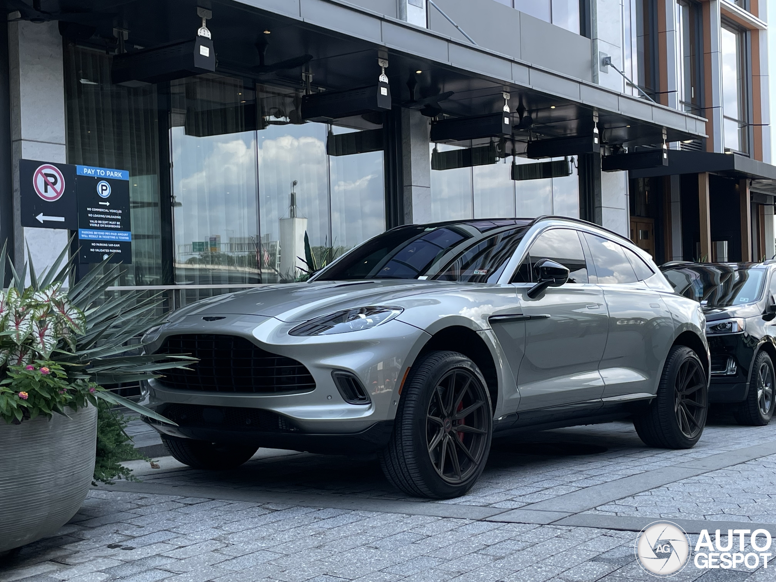 Aston Martin DBX