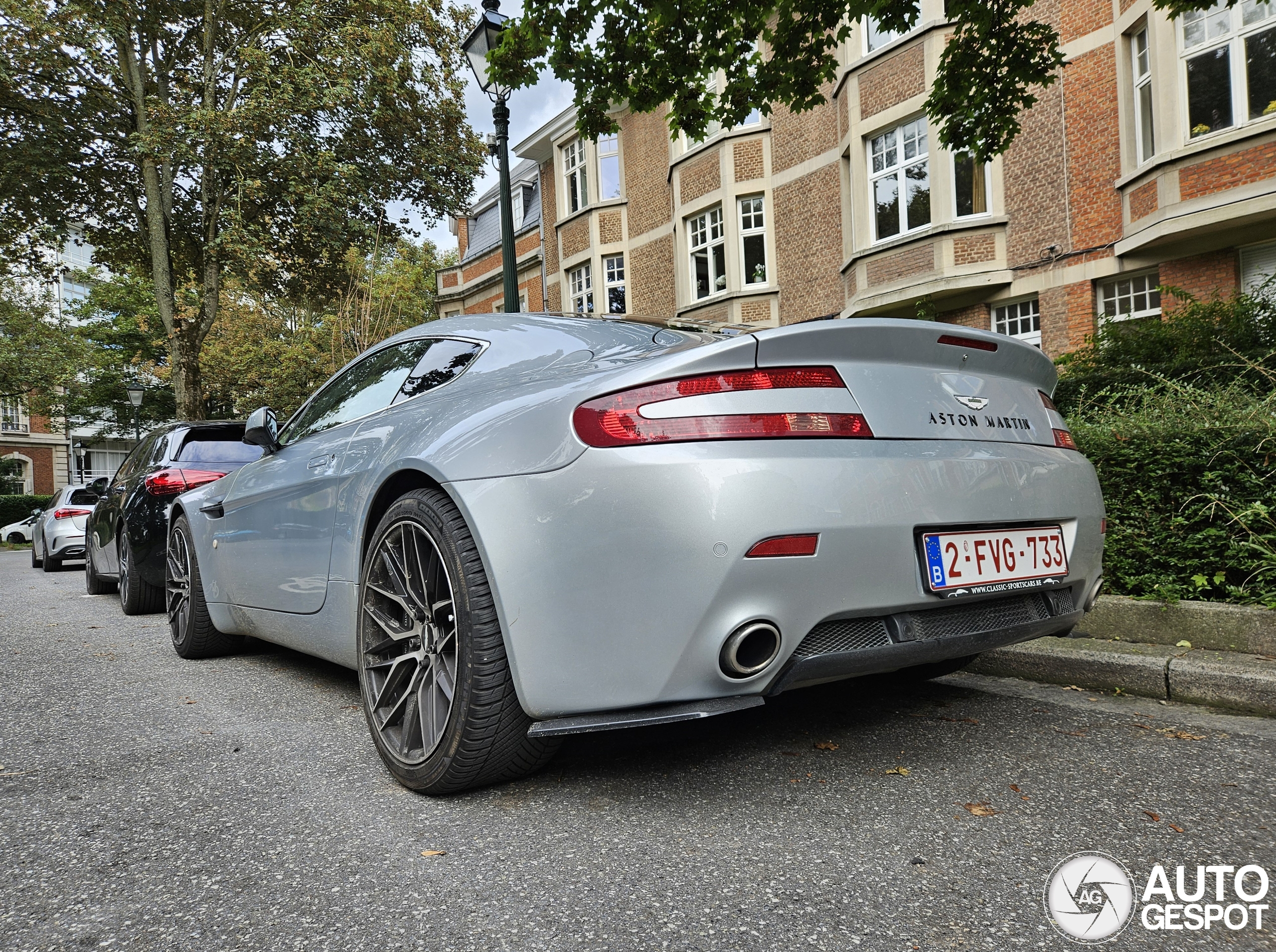 Aston Martin V8 Vantage 2012