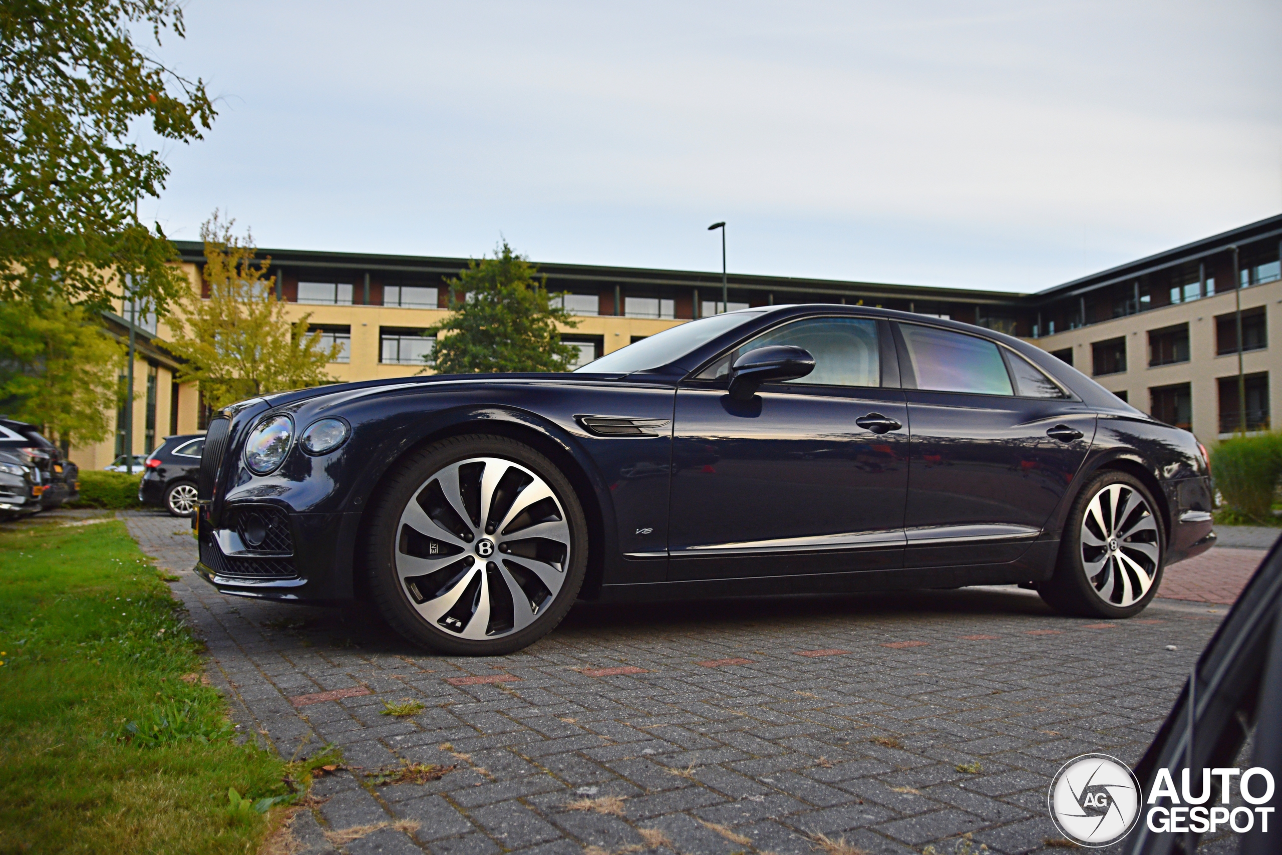 Bentley Flying Spur V8 2021