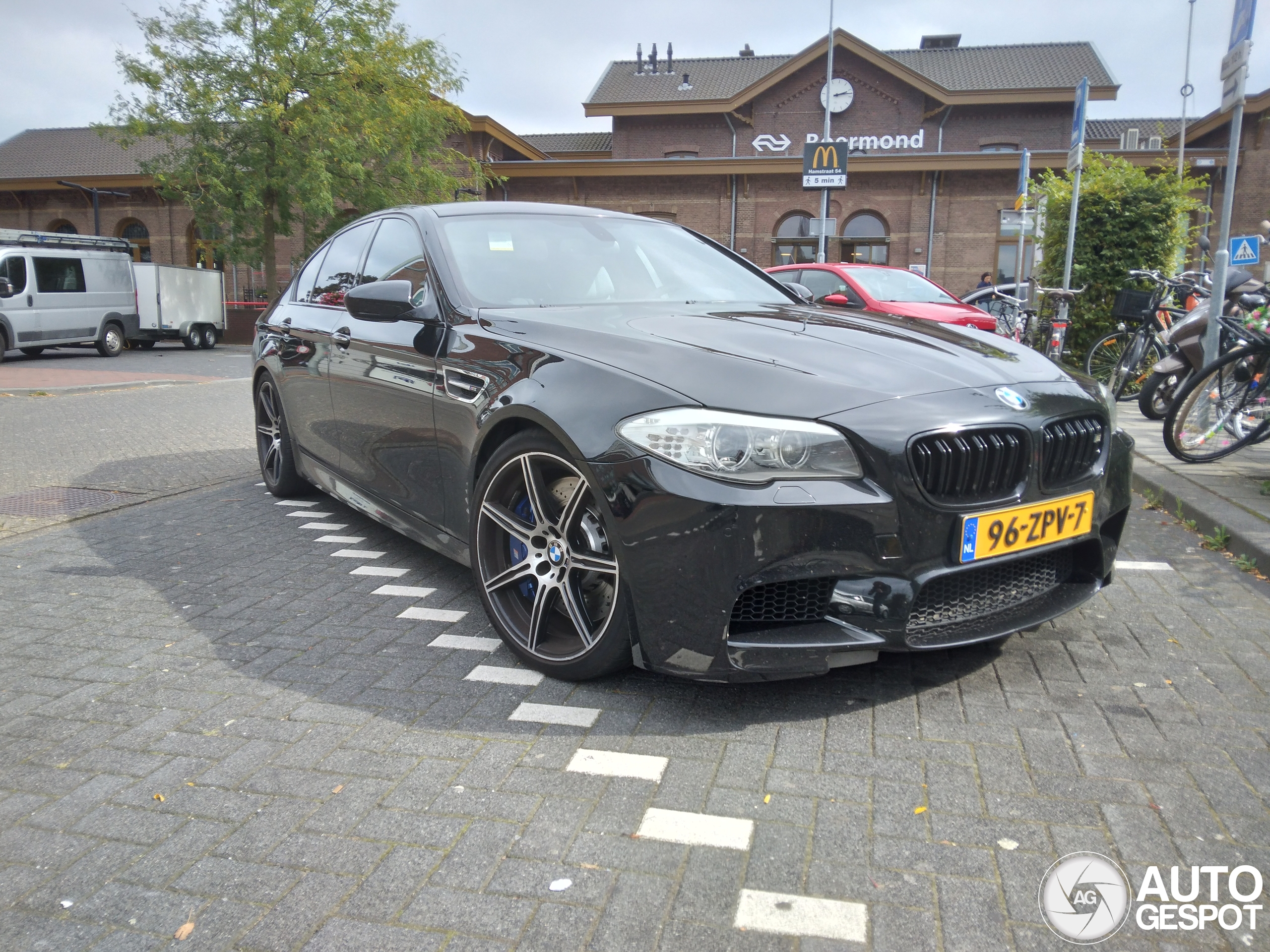 BMW M5 F10 2011