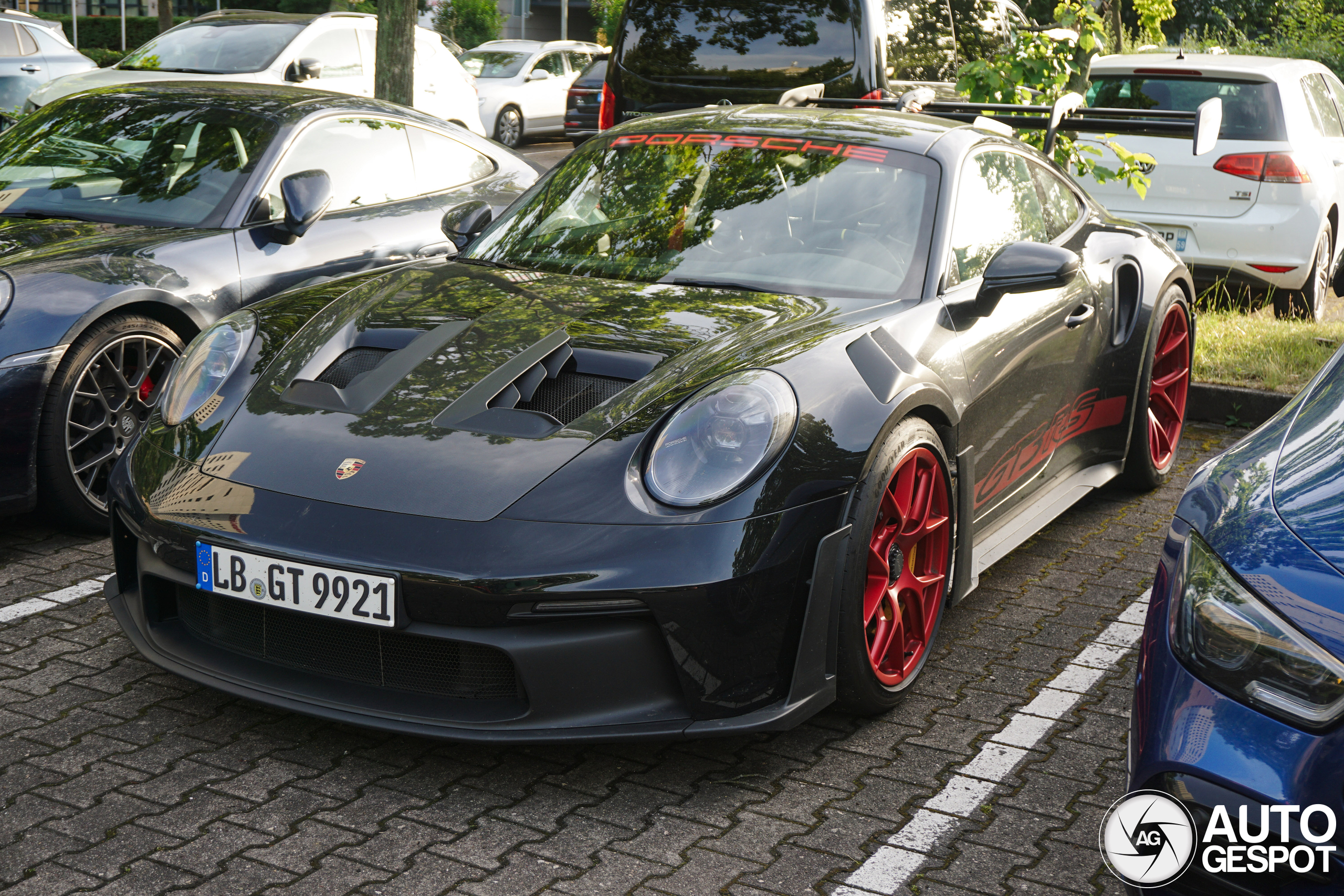 Porsche 992 GT3 RS Weissach Package