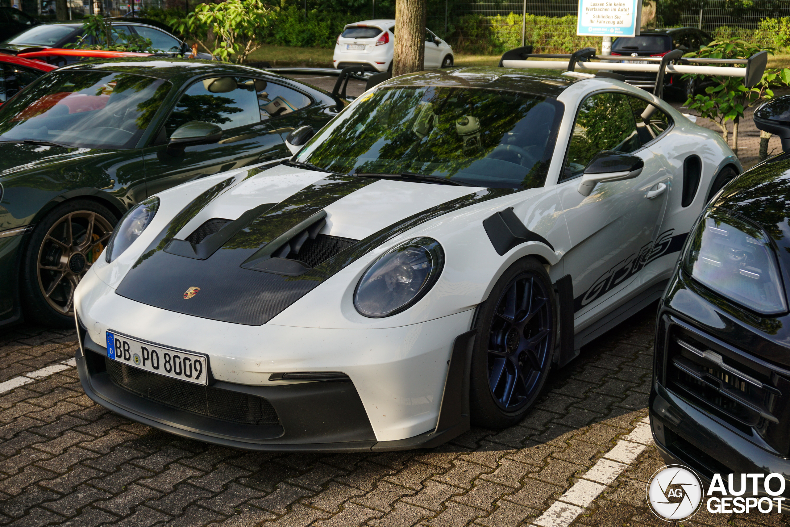 Porsche 992 GT3 RS Weissach Package