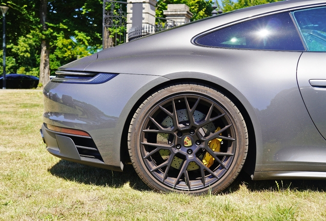 Porsche 992 Carrera 4 GTS