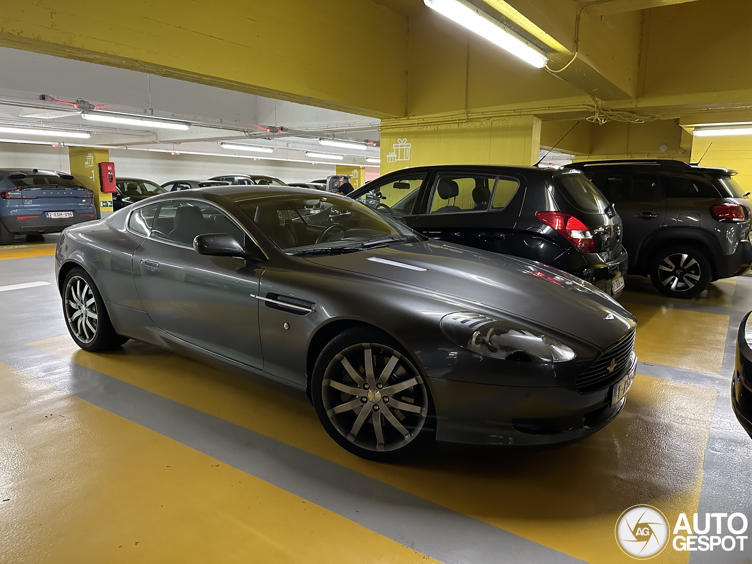 Aston Martin DB9