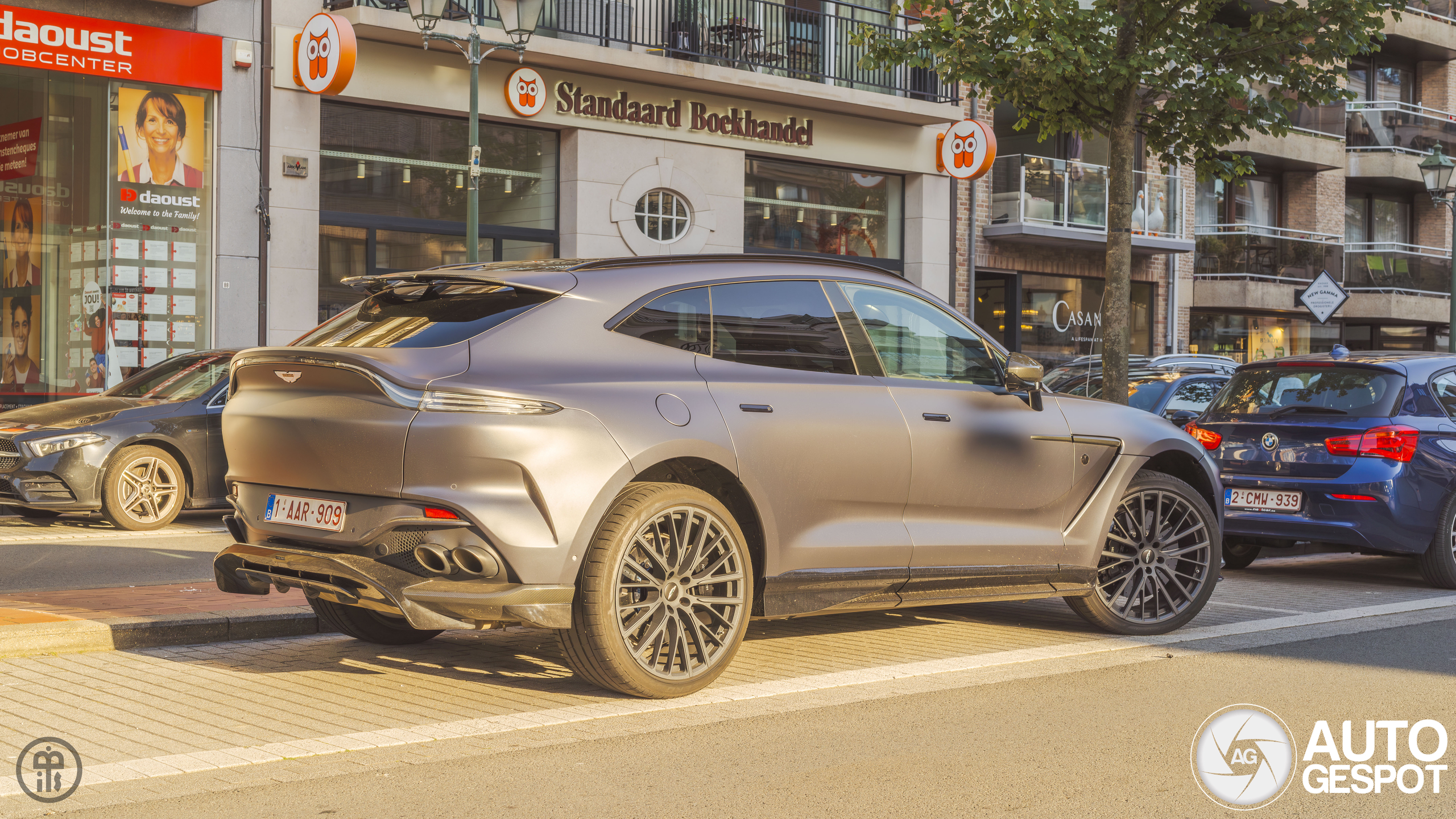 Aston Martin DBX707