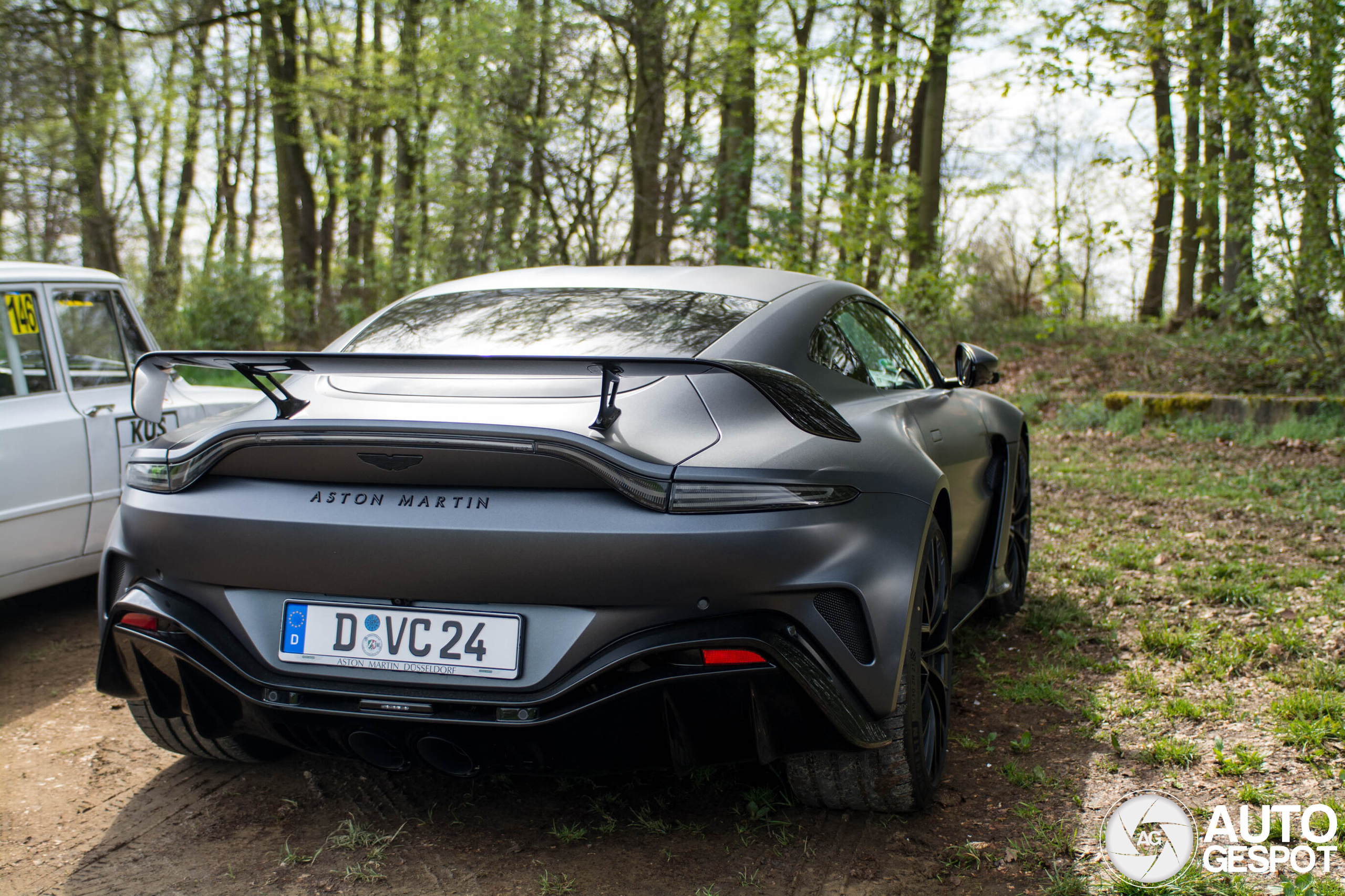 Aston Martin V12 Vantage 2023