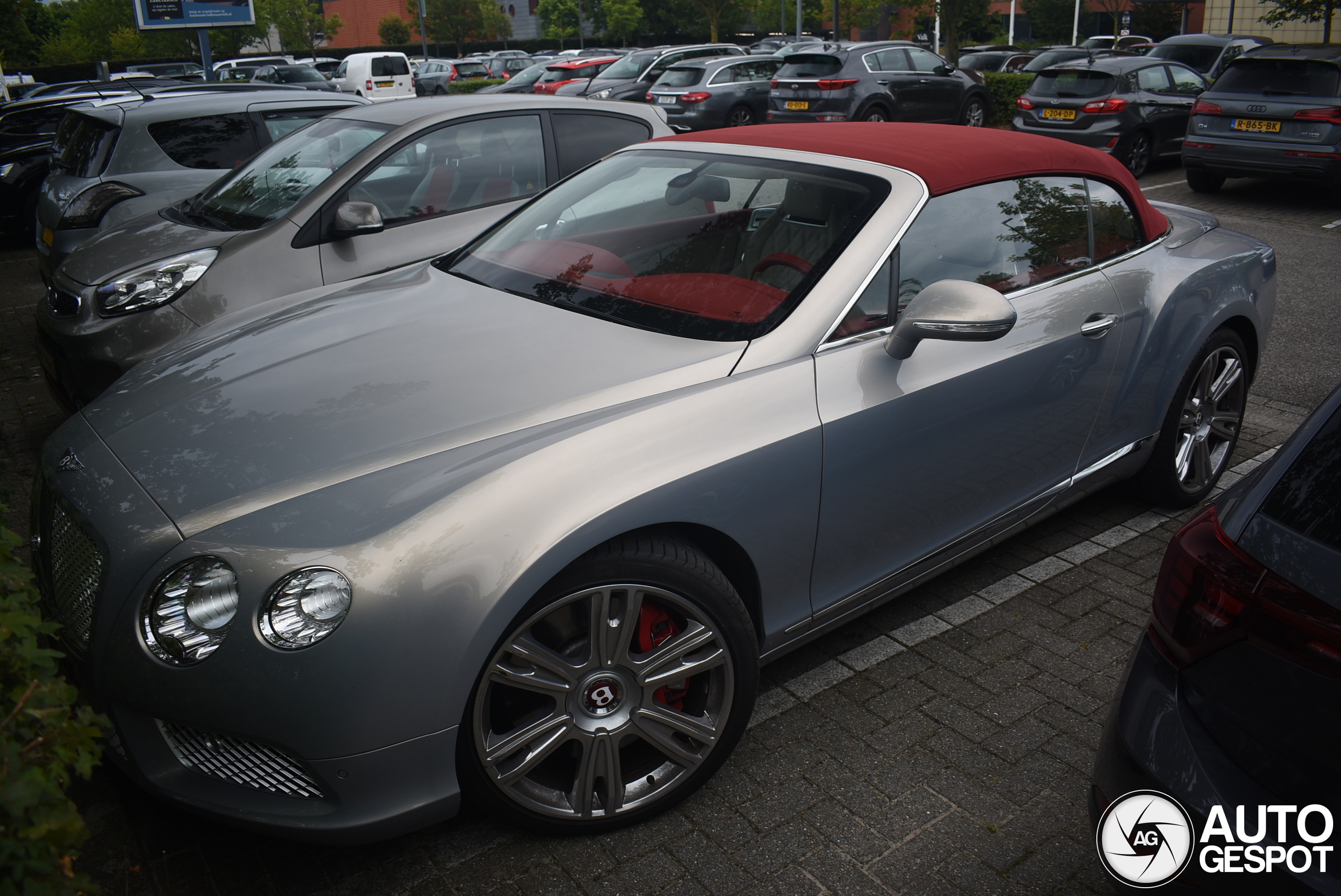 Bentley Continental GTC V8