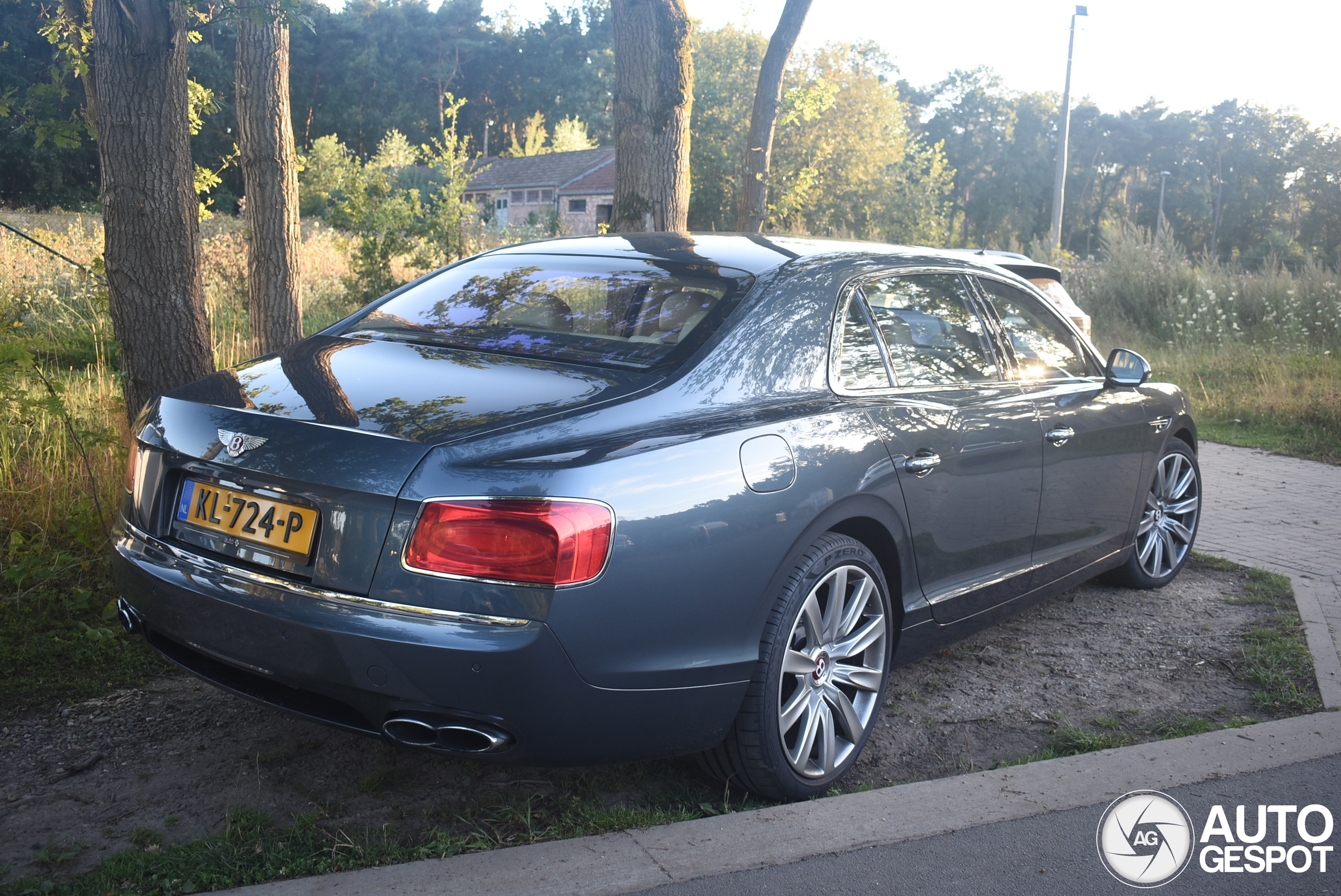 Bentley Flying Spur V8