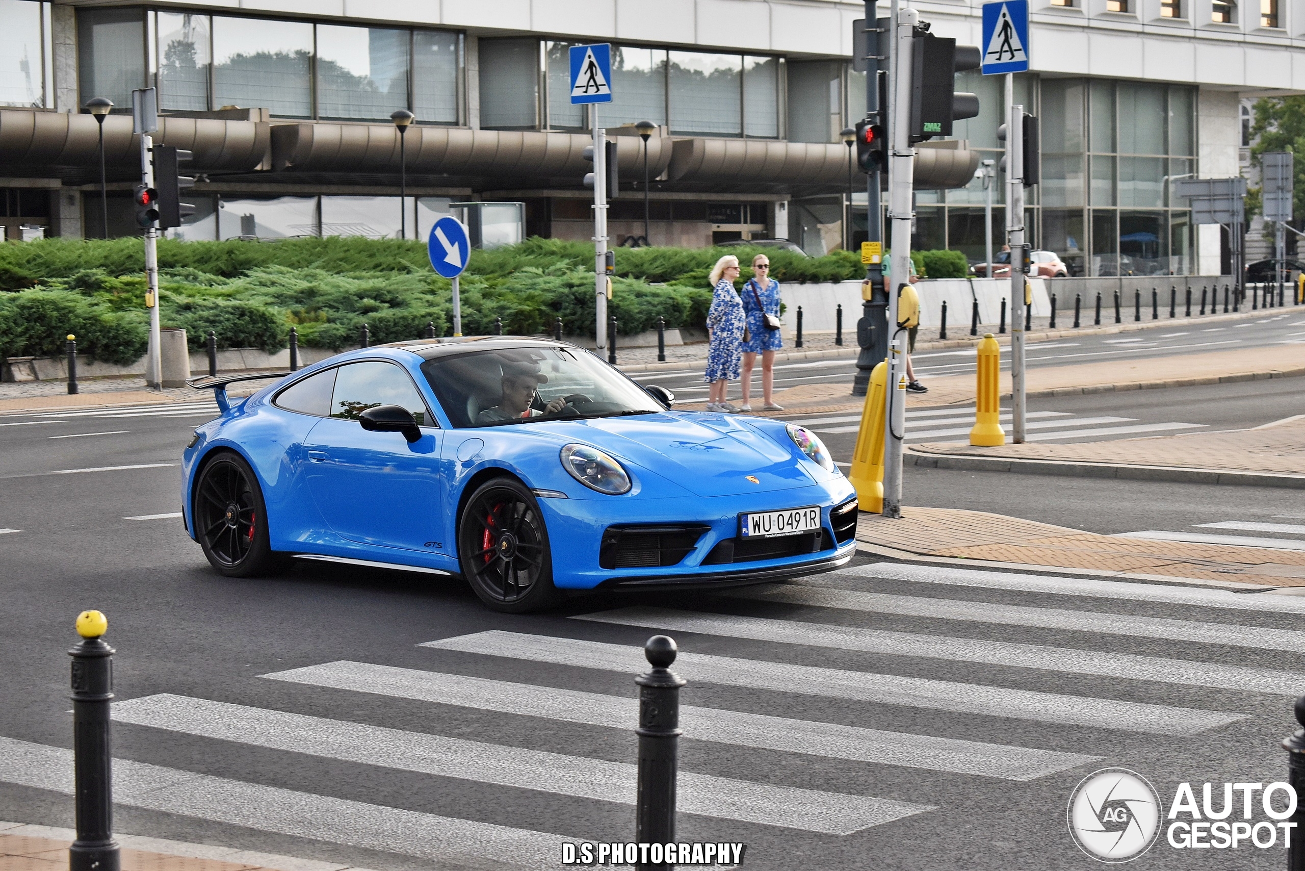 Porsche 992 Carrera 4 GTS