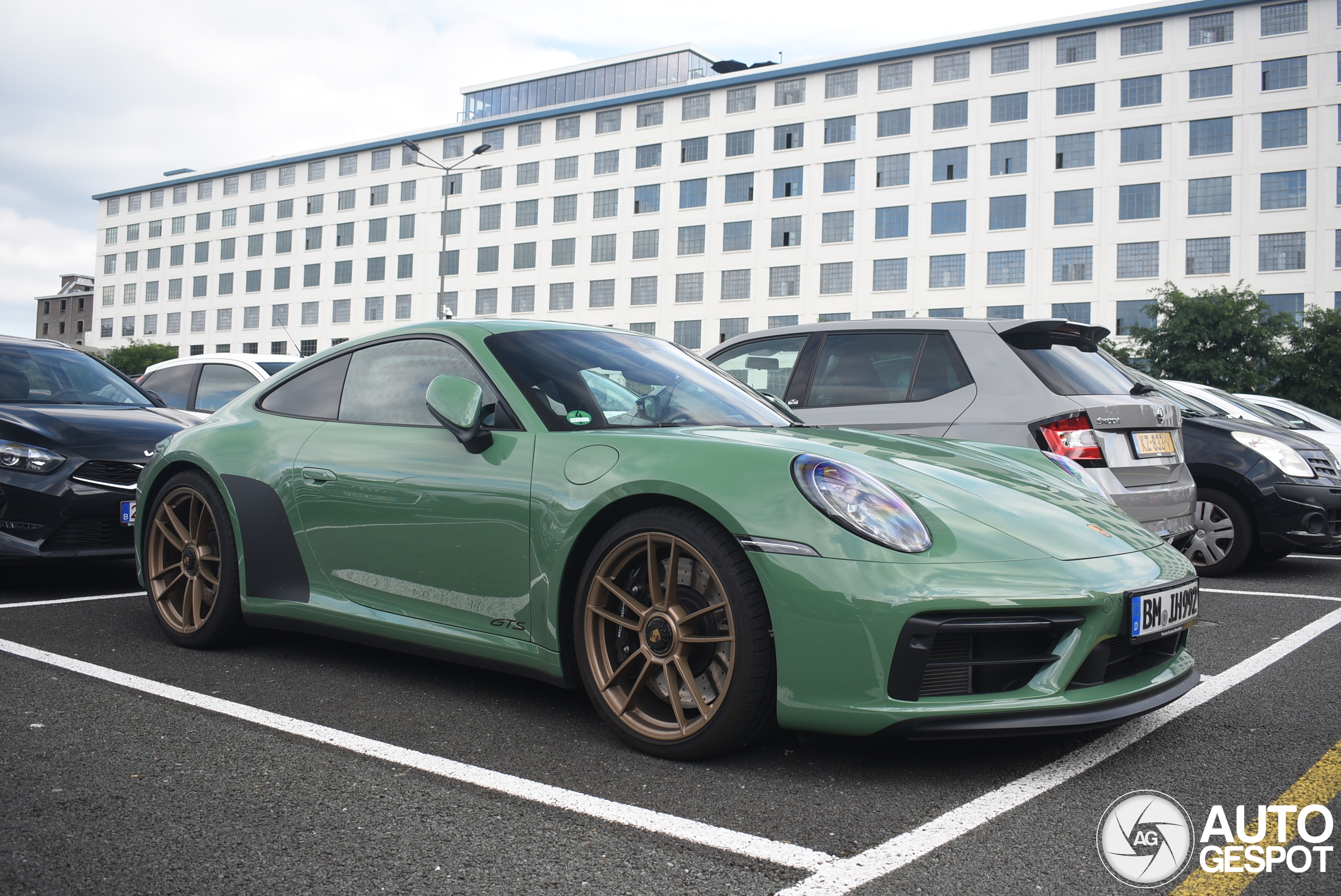 Porsche 992 Carrera 4 GTS