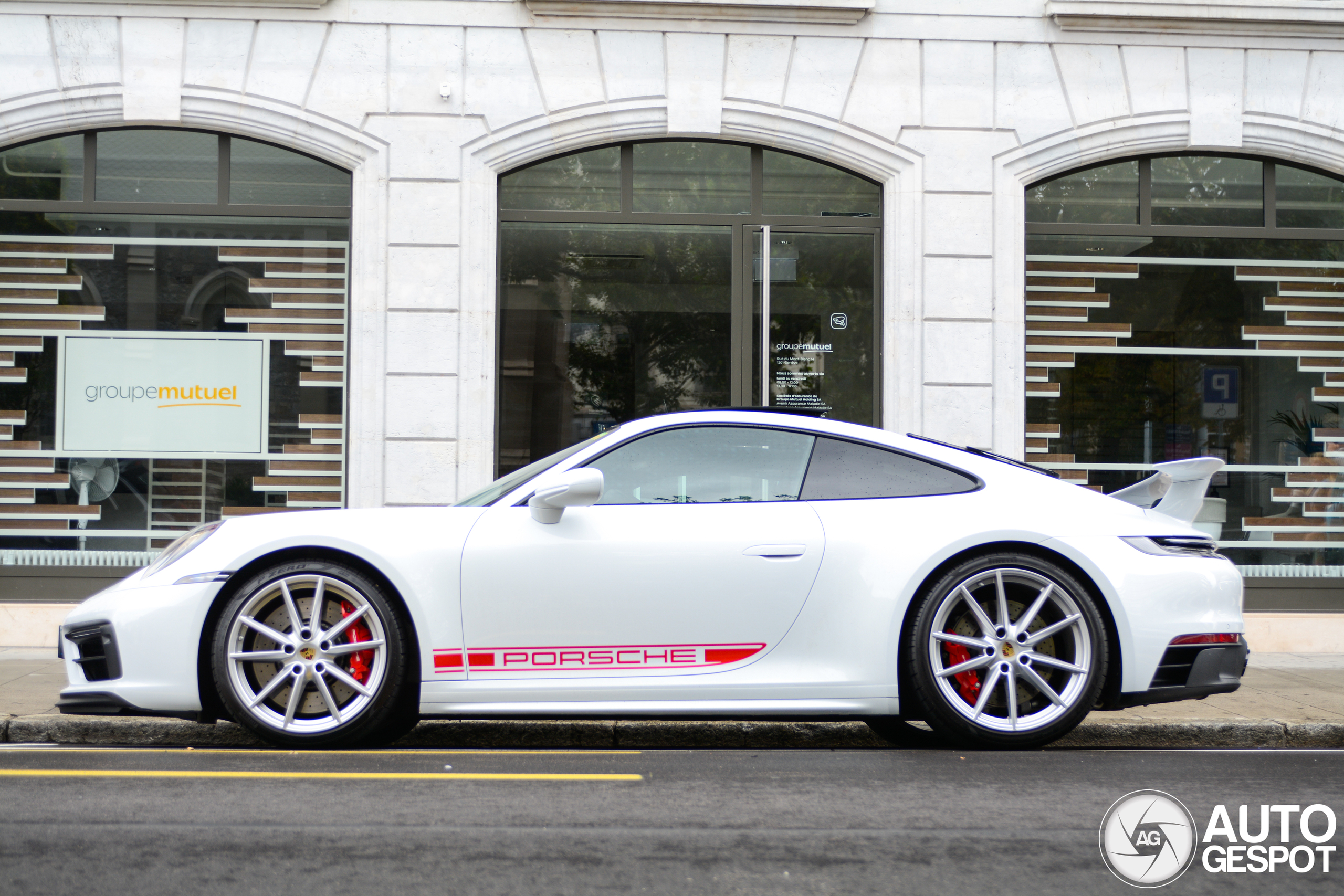 Porsche 992 Carrera 4 GTS