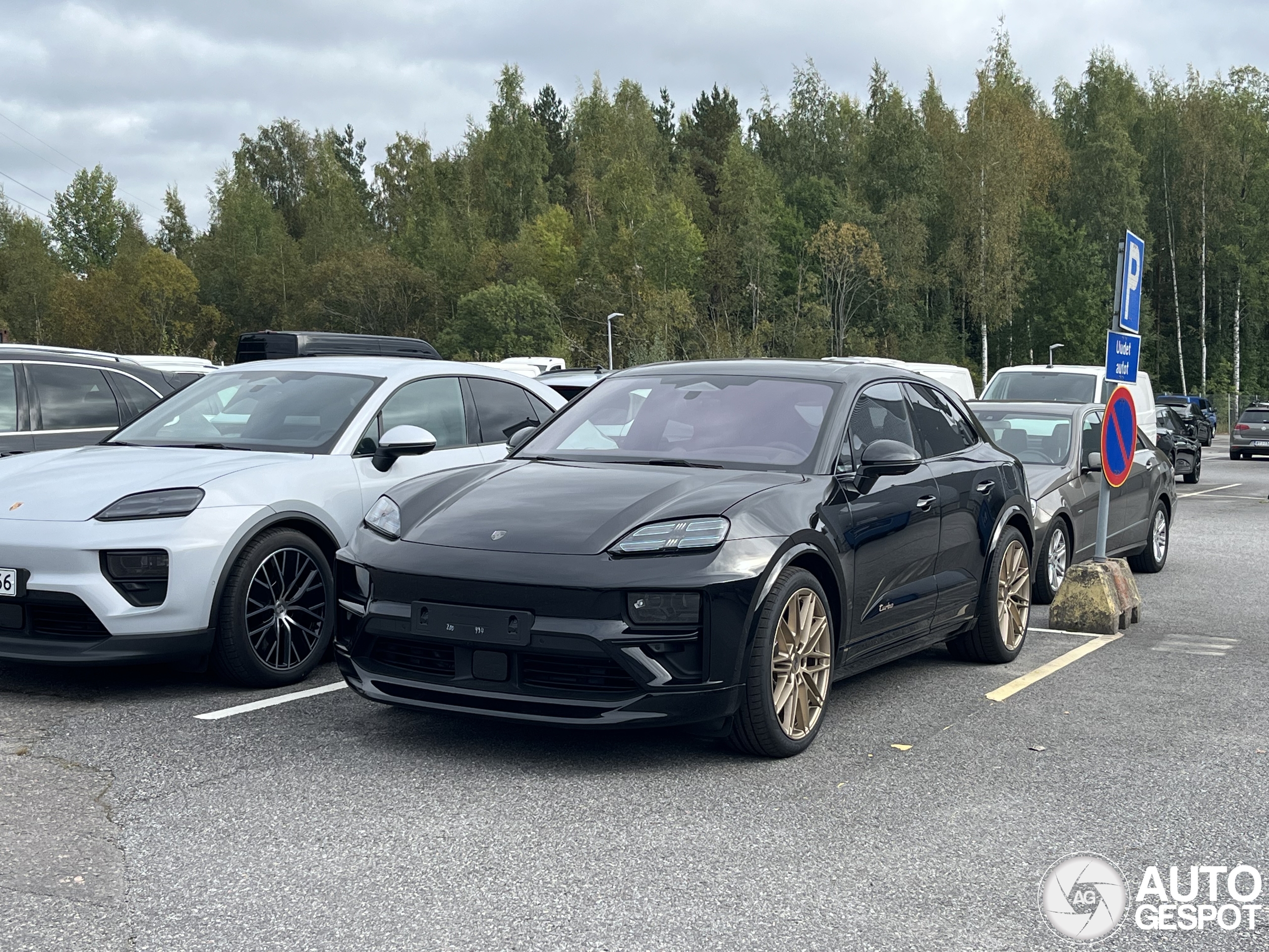 Porsche Macan EV Turbo