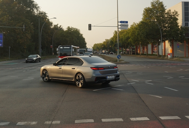 BMW M760e xDrive