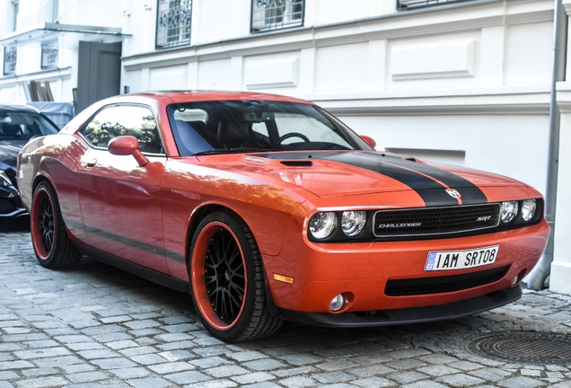 Dodge Challenger SRT-8