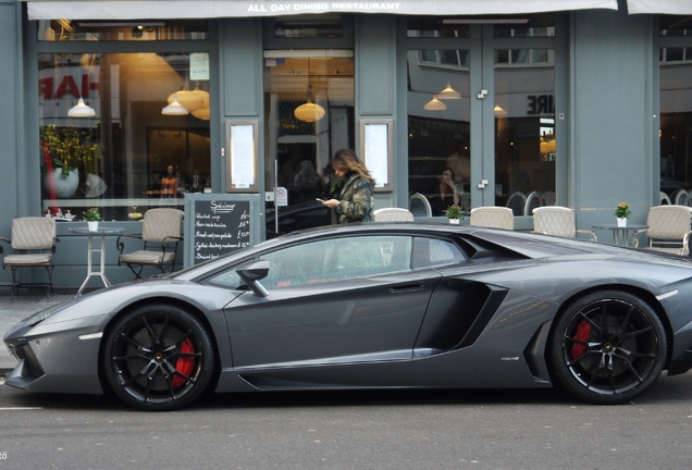 Lamborghini Aventador LP700-4