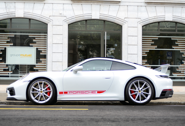 Porsche 992 Carrera 4 GTS