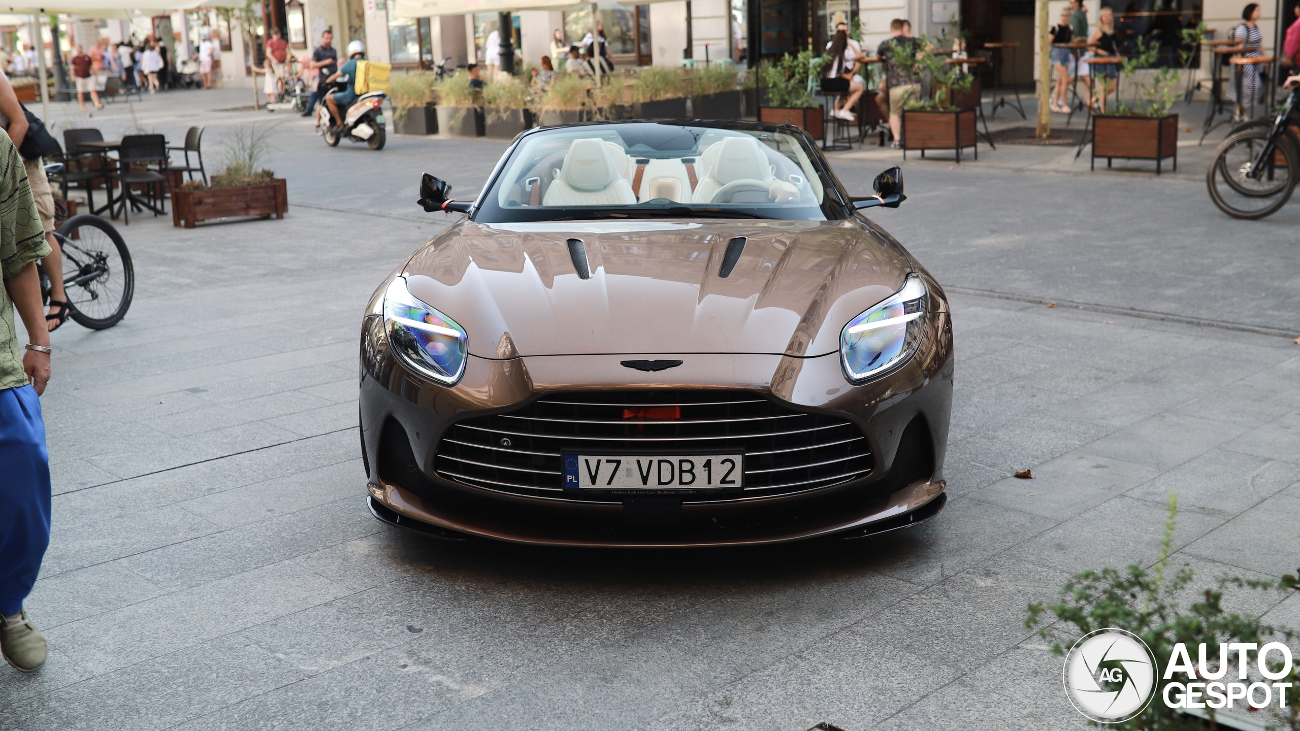 Aston Martin DB12 Volante