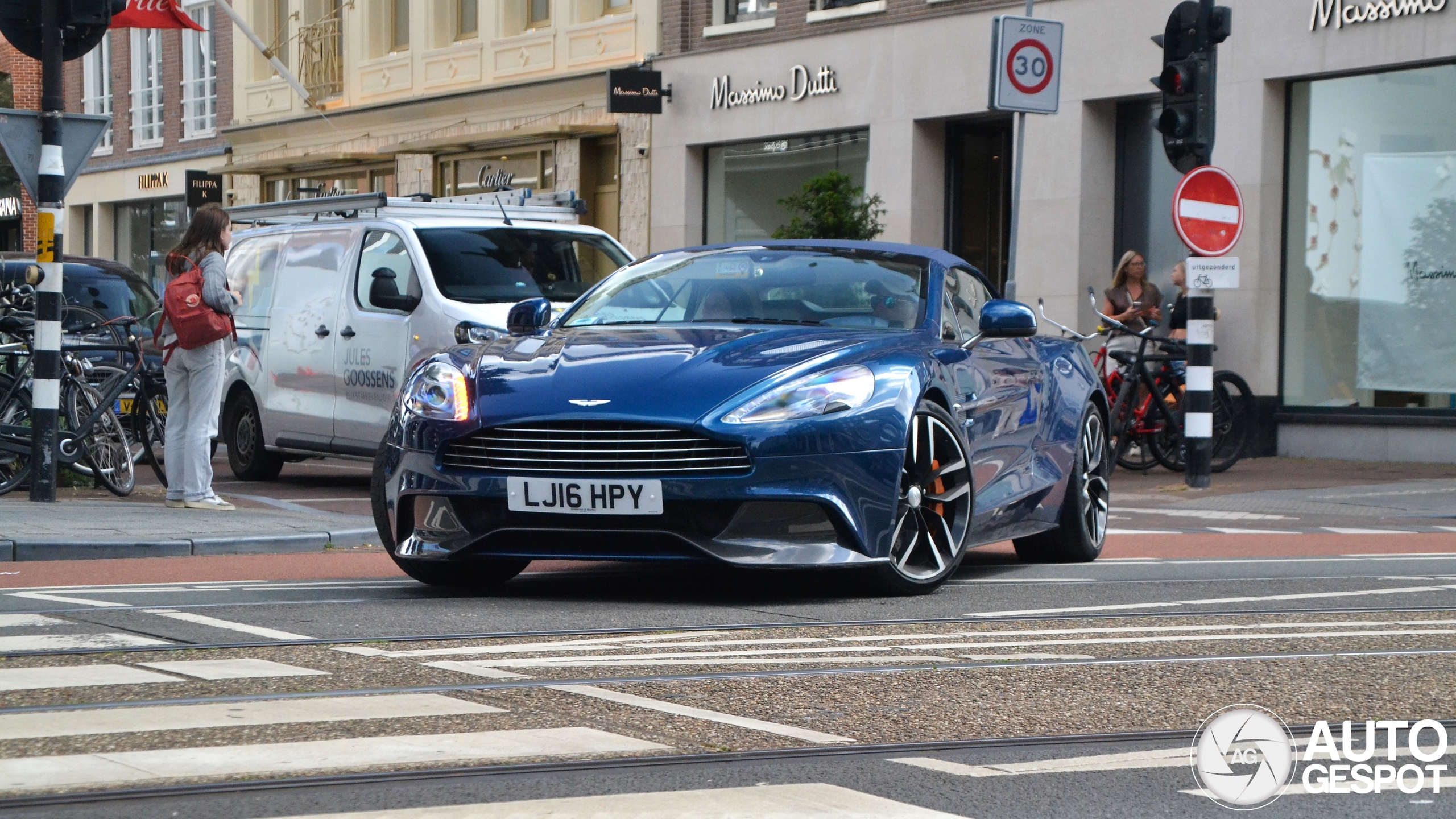 Aston Martin Vanquish Volante