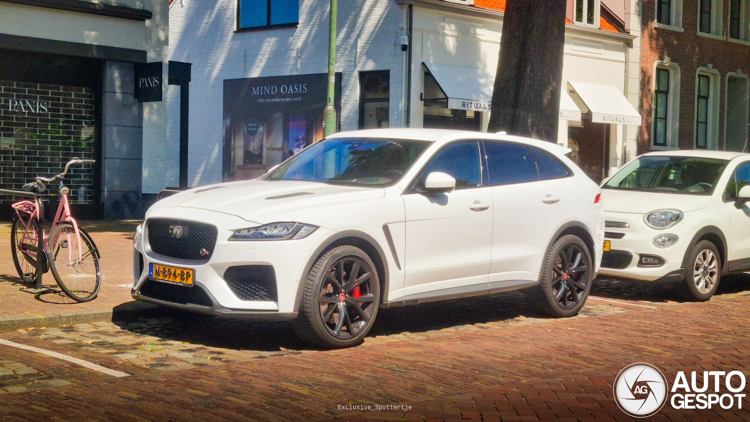 Jaguar F-PACE SVR