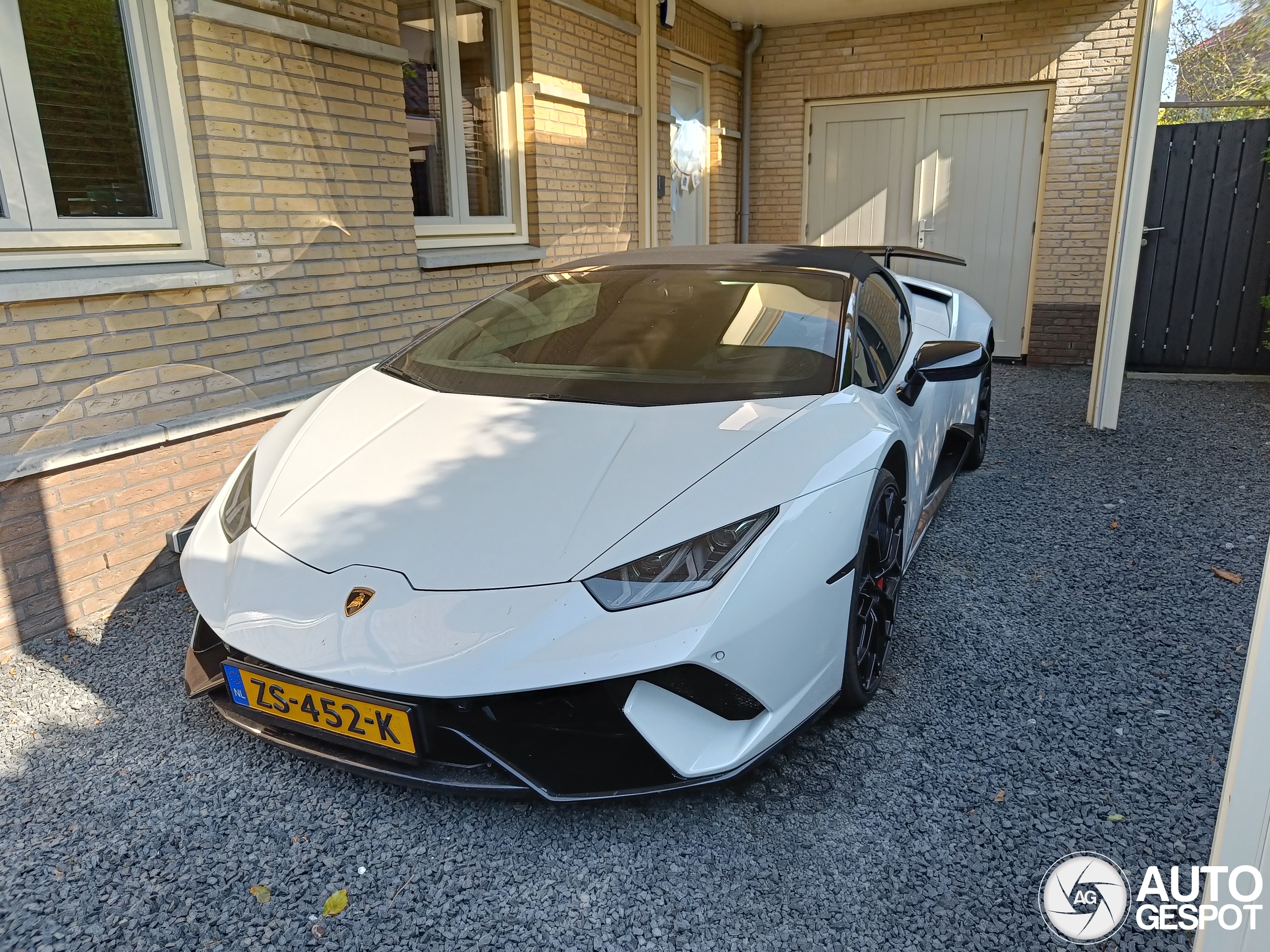 Lamborghini Huracán LP640-4 Performante Spyder