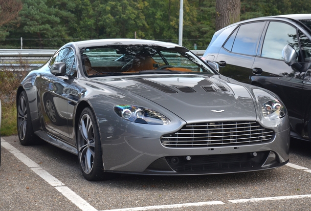 Aston Martin V12 Vantage