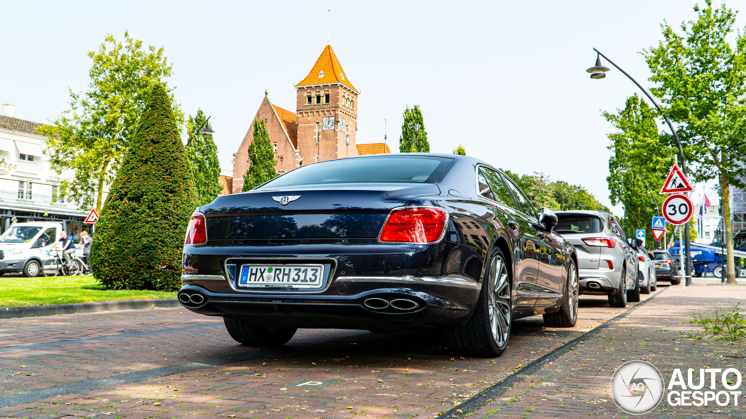 Bentley Flying Spur V8 2022 Mulliner