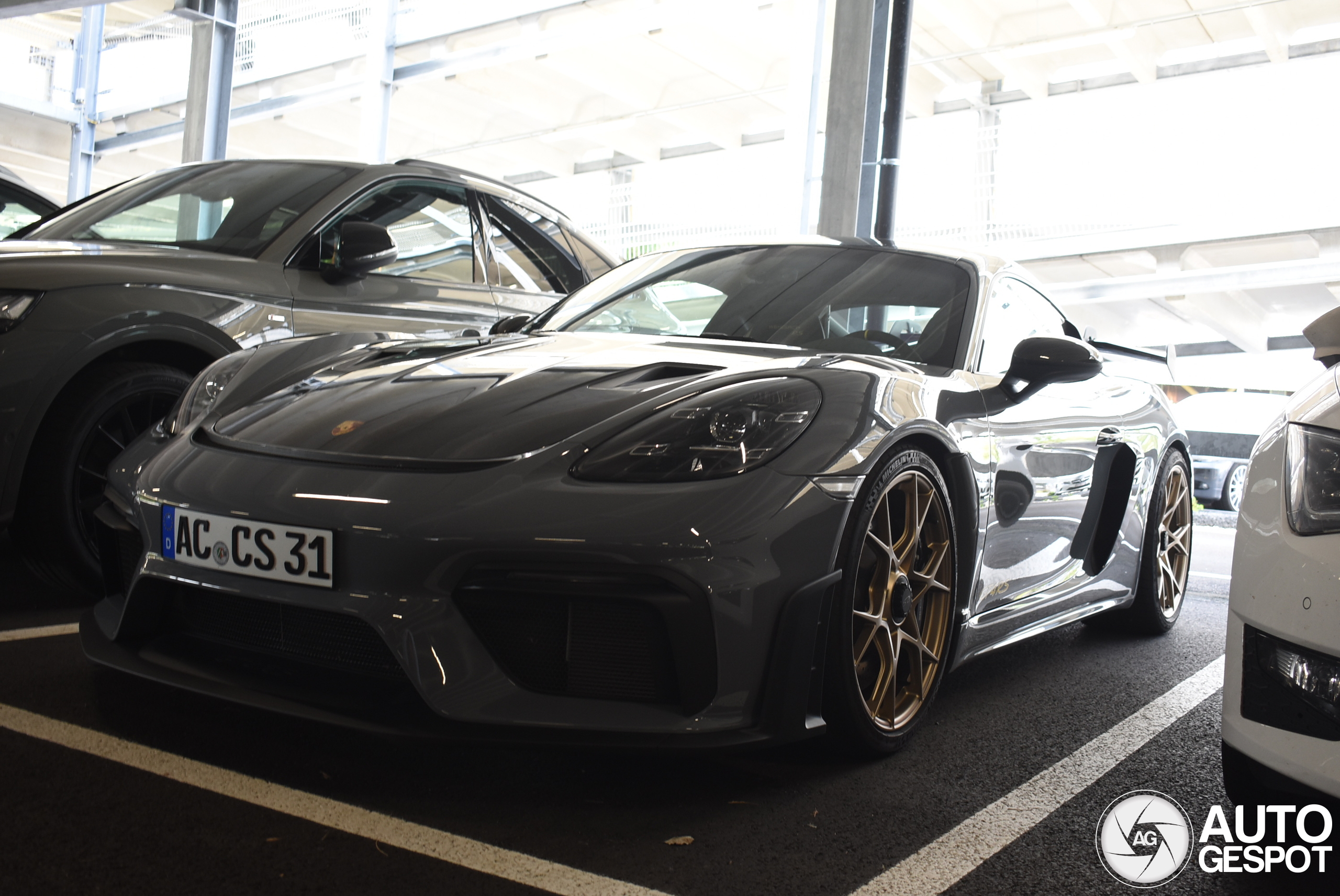 Porsche 718 Cayman GT4 RS Weissach Package