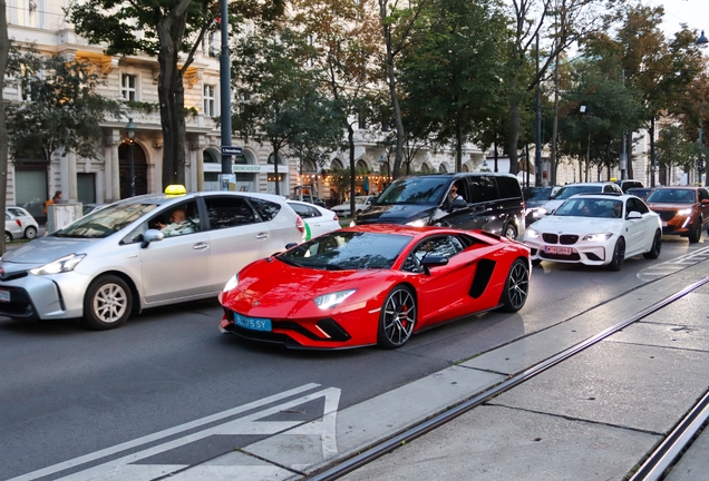 Lamborghini Aventador S LP740-4