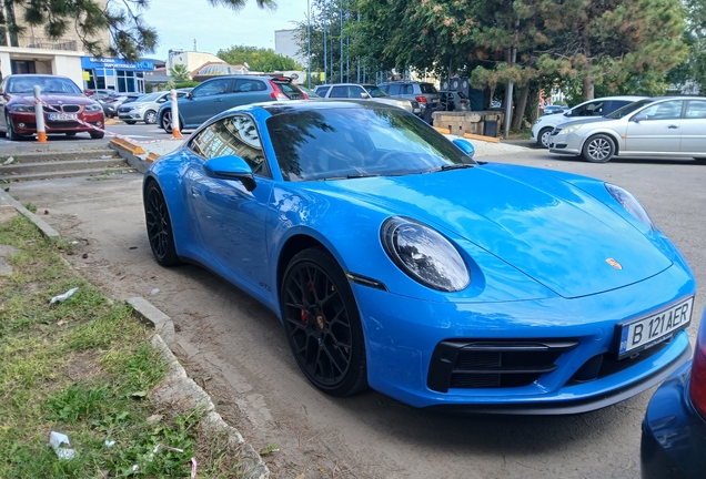 Porsche 992 Carrera 4 GTS