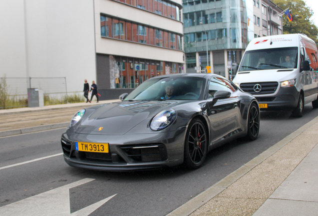 Porsche 992 Carrera 4 GTS