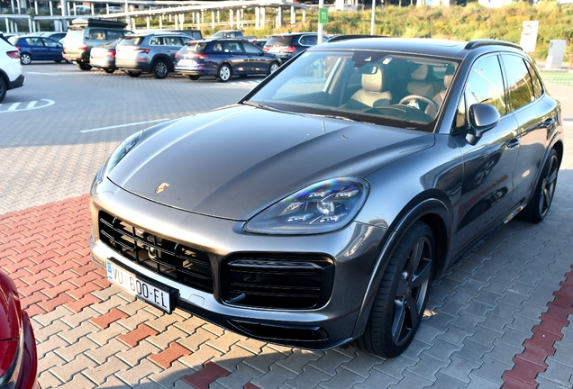 Porsche 9YA Cayenne GTS