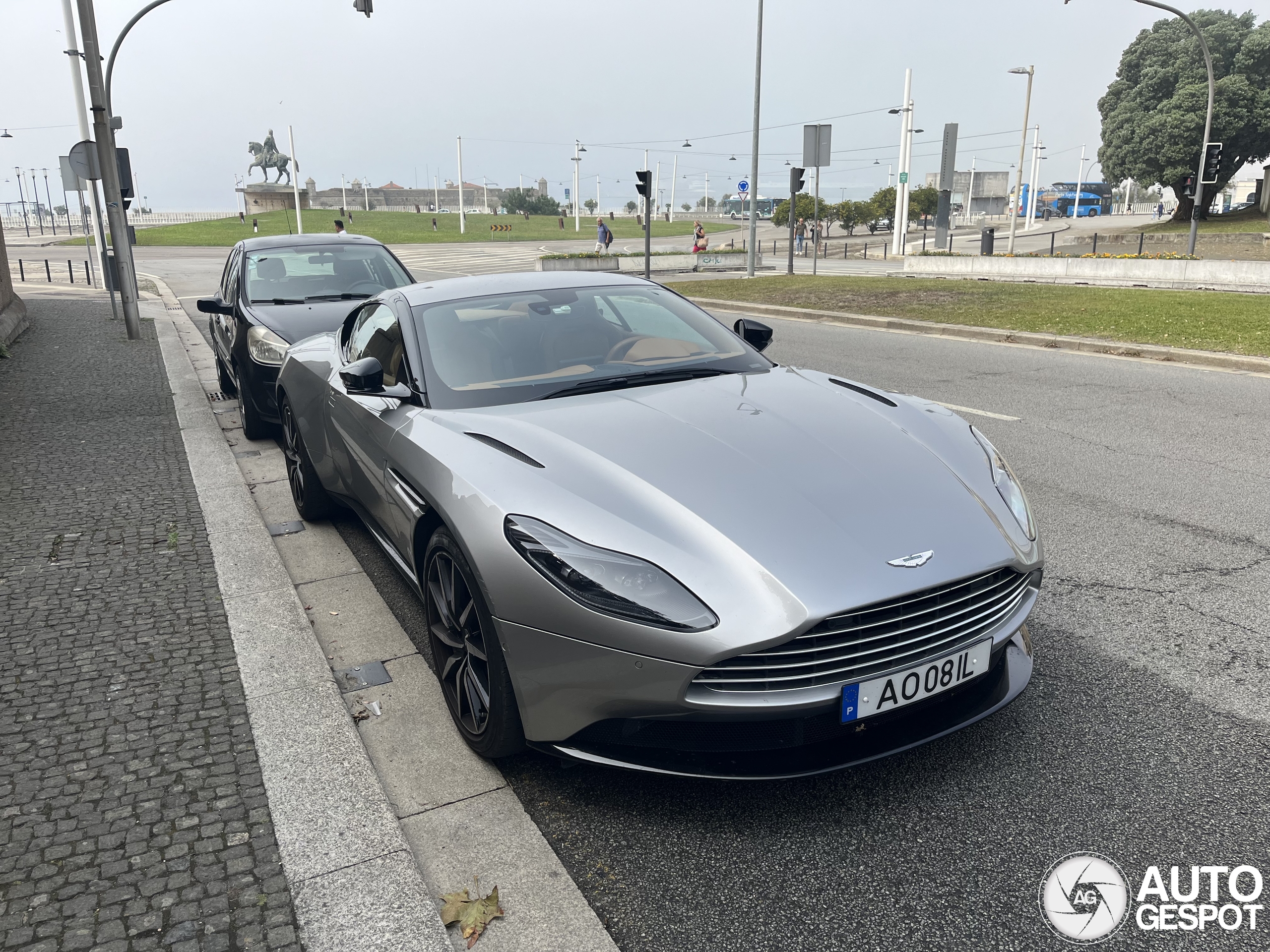 Aston Martin DB11 V8