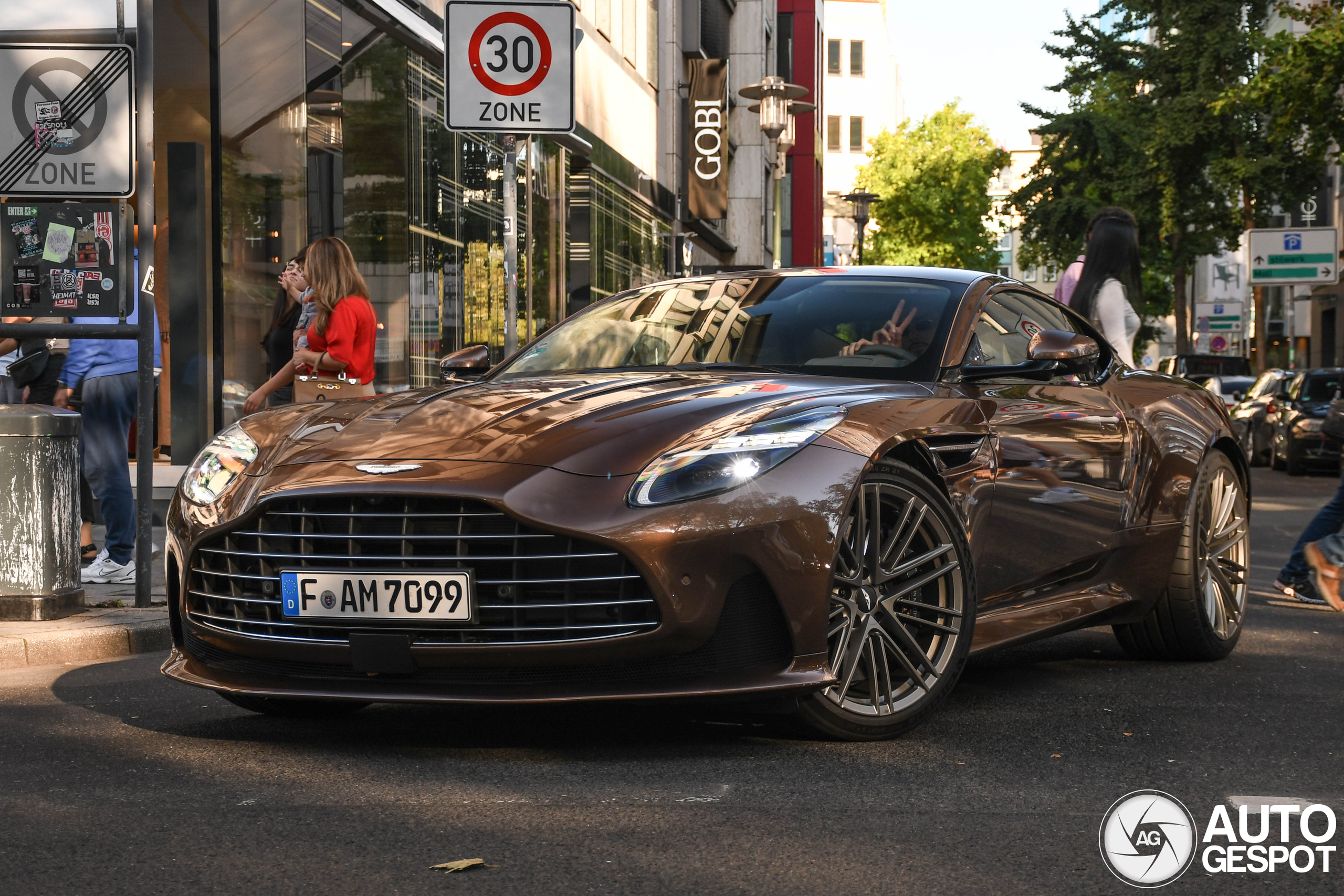 Aston Martin DB12