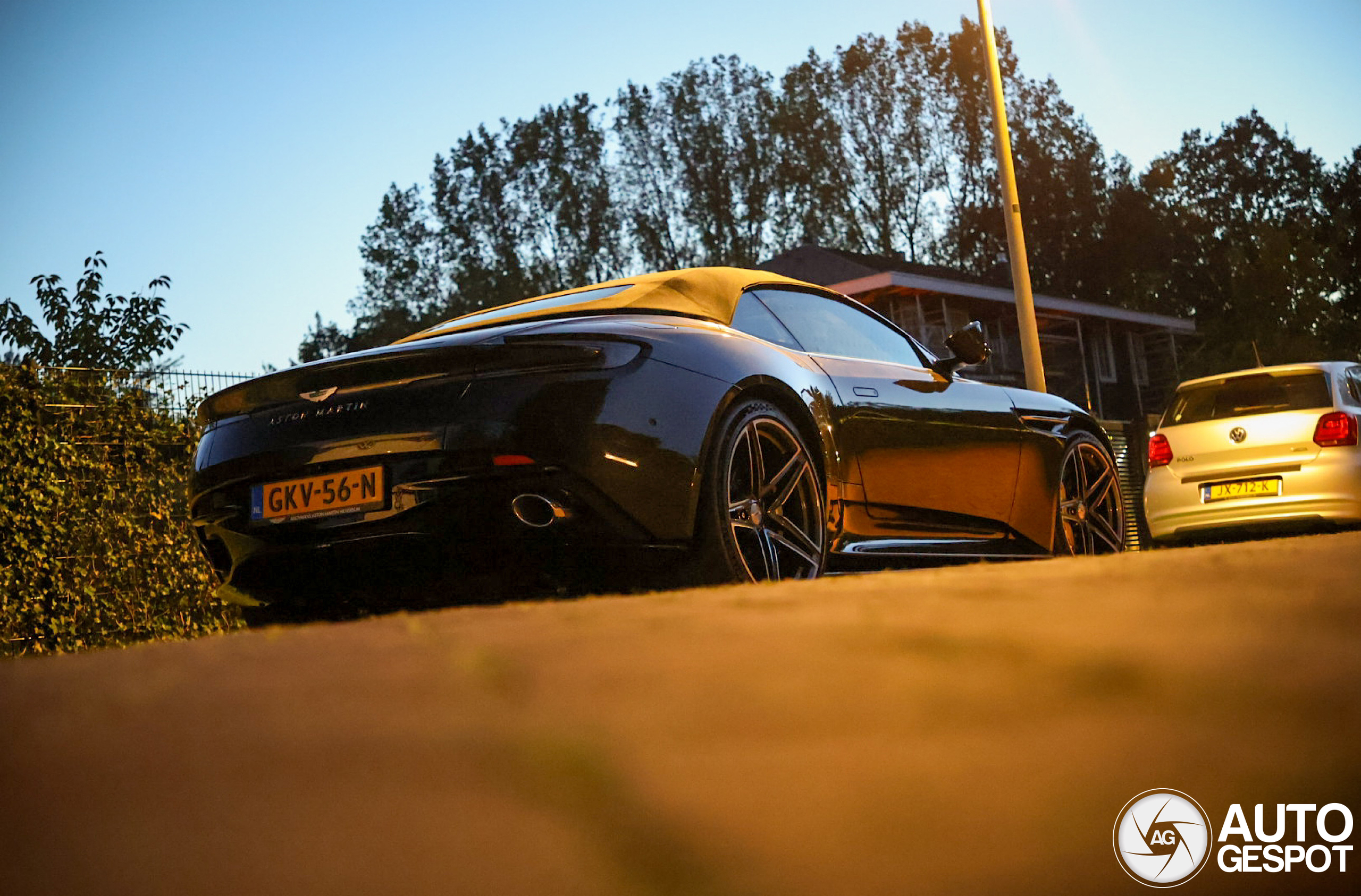 Aston Martin DB12 Volante