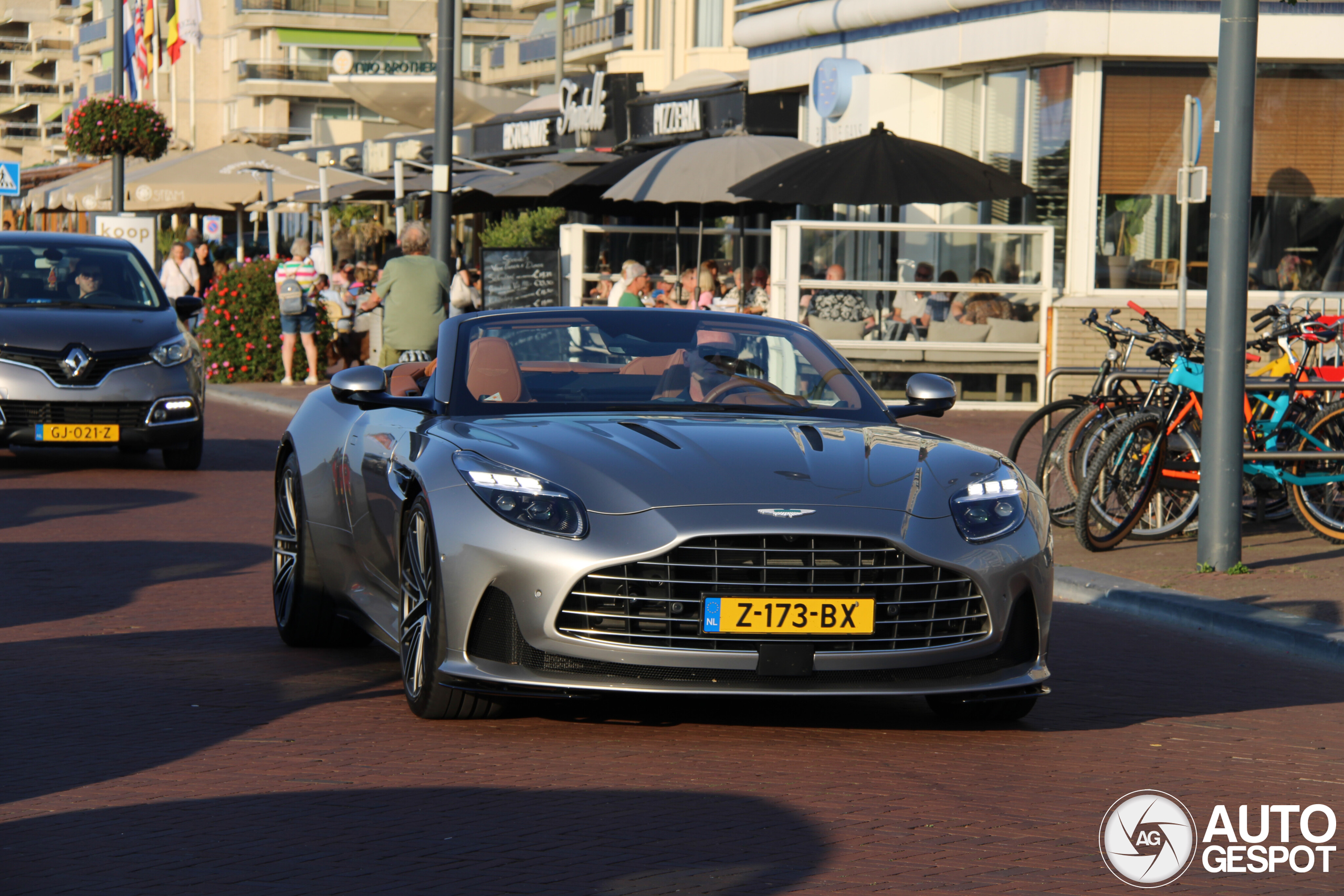 Aston Martin DB12 Volante