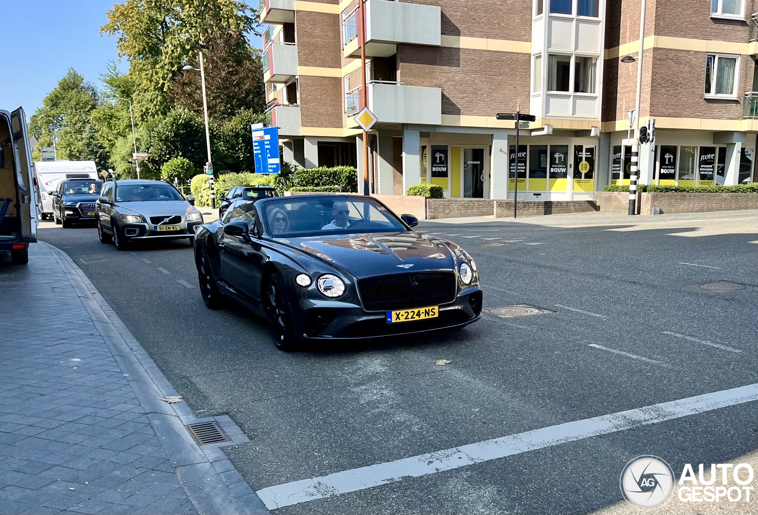 Bentley Continental GTC V8 S 2023