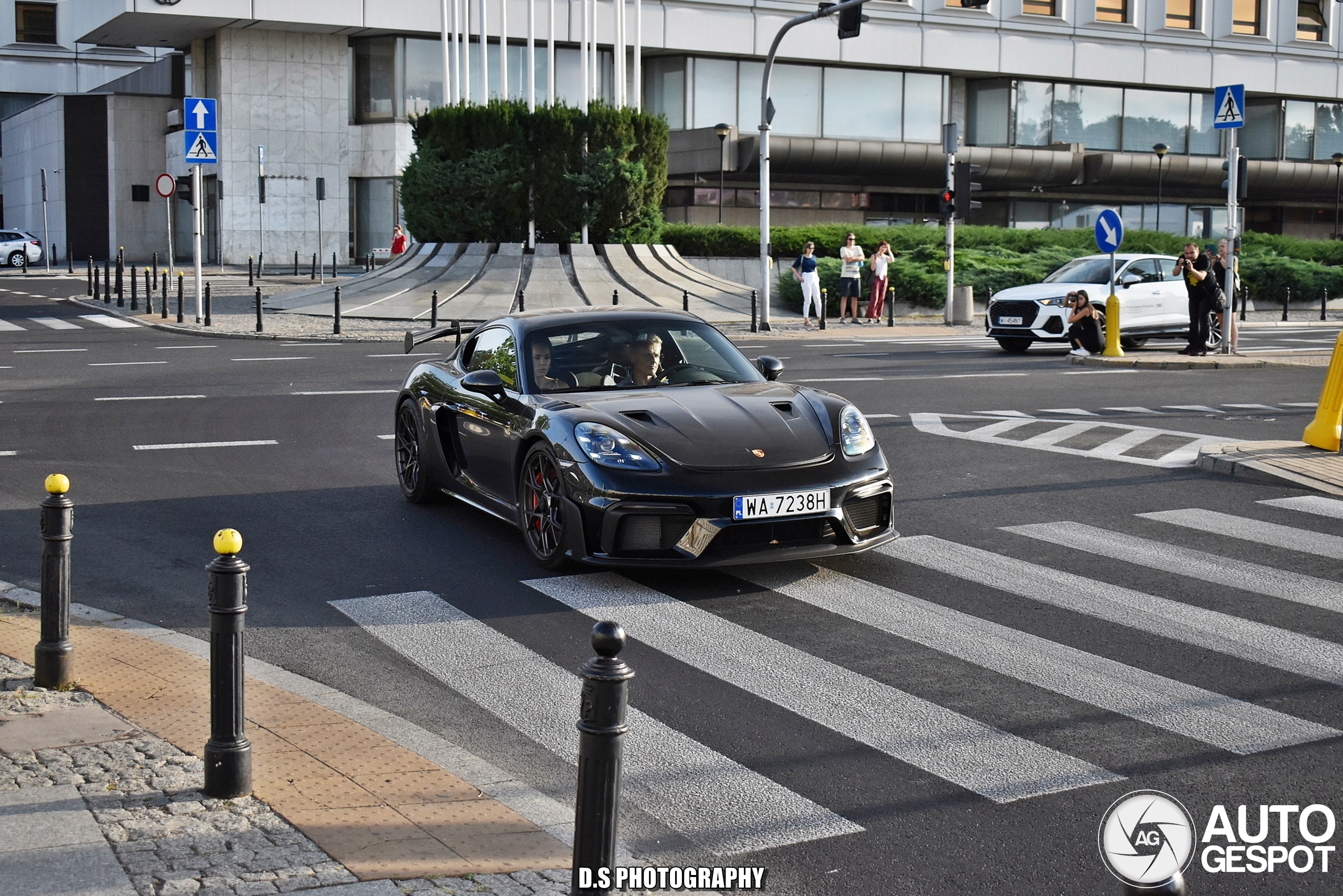 Porsche 718 Cayman GT4 RS Weissach Package