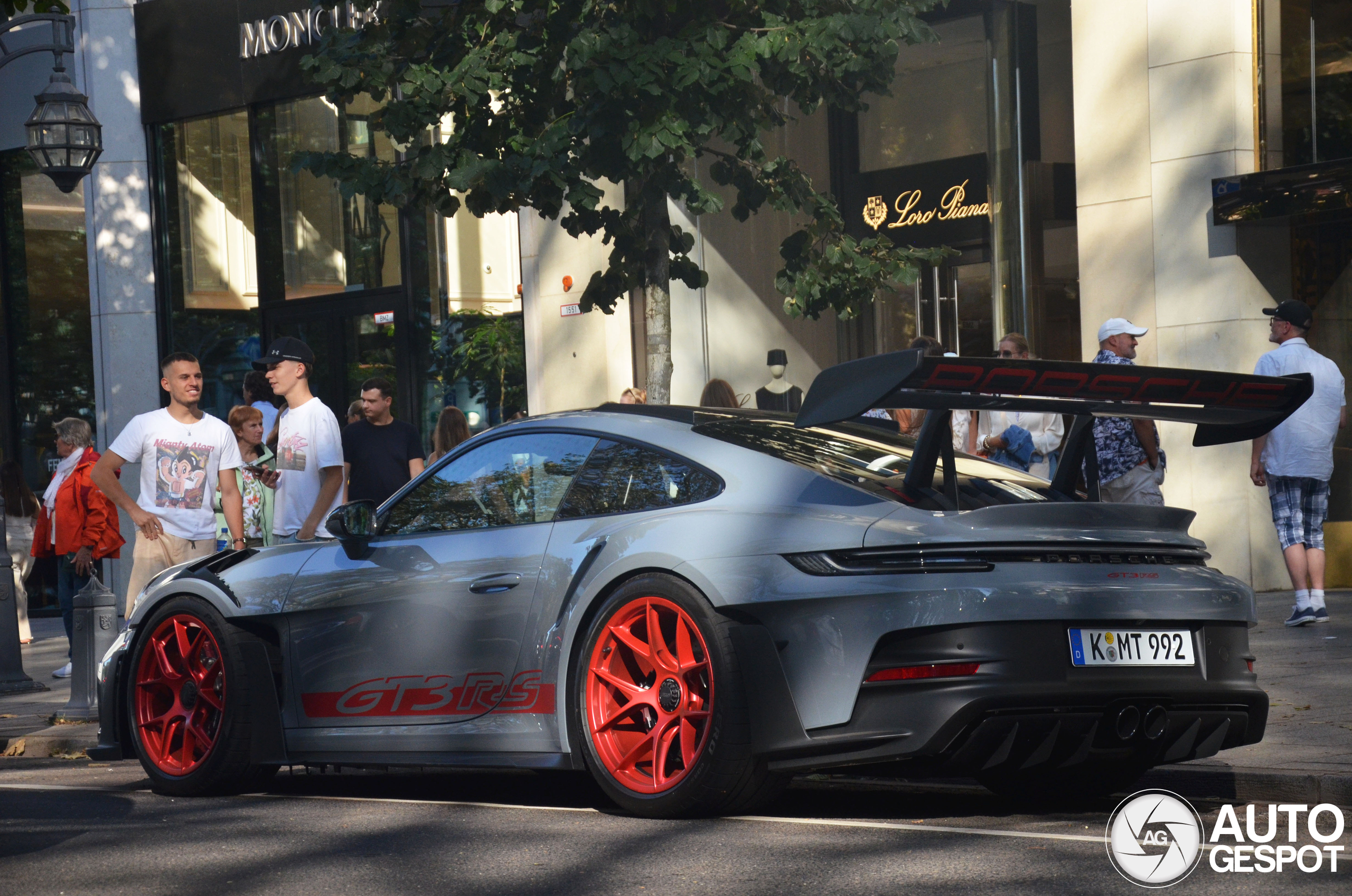 Porsche 992 GT3 RS Weissach Package