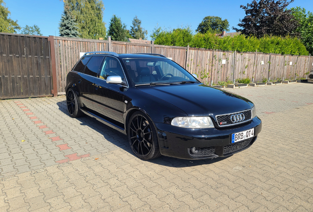 Audi RS4 Avant B5