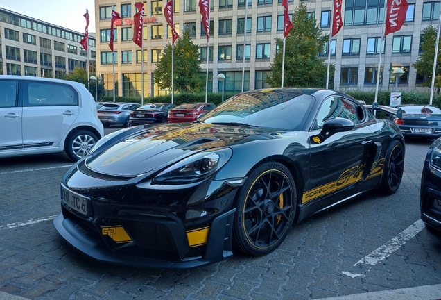 Porsche 718 Cayman GT4 RS Weissach Package