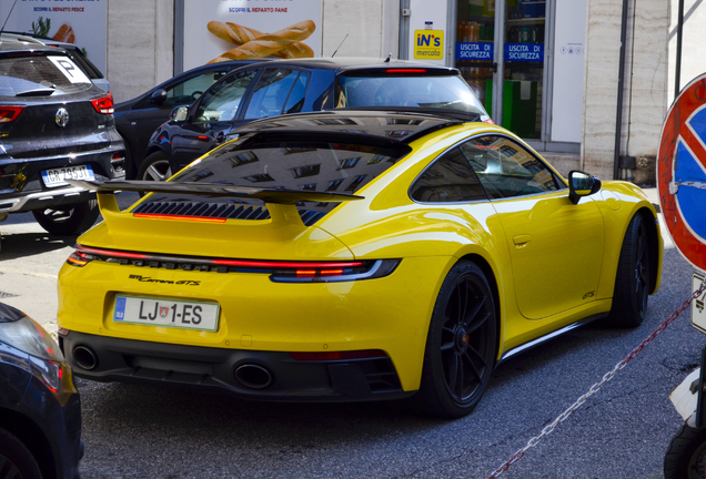 Porsche 992 Carrera GTS