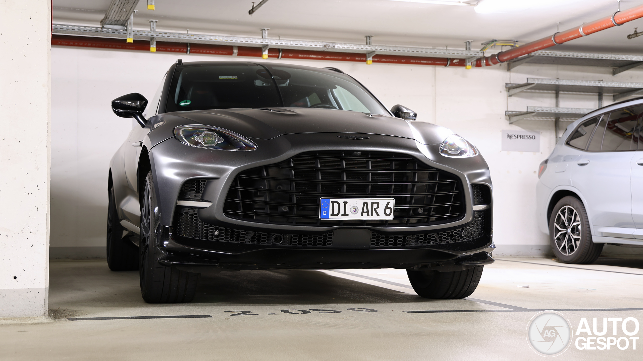 Aston Martin DBX707