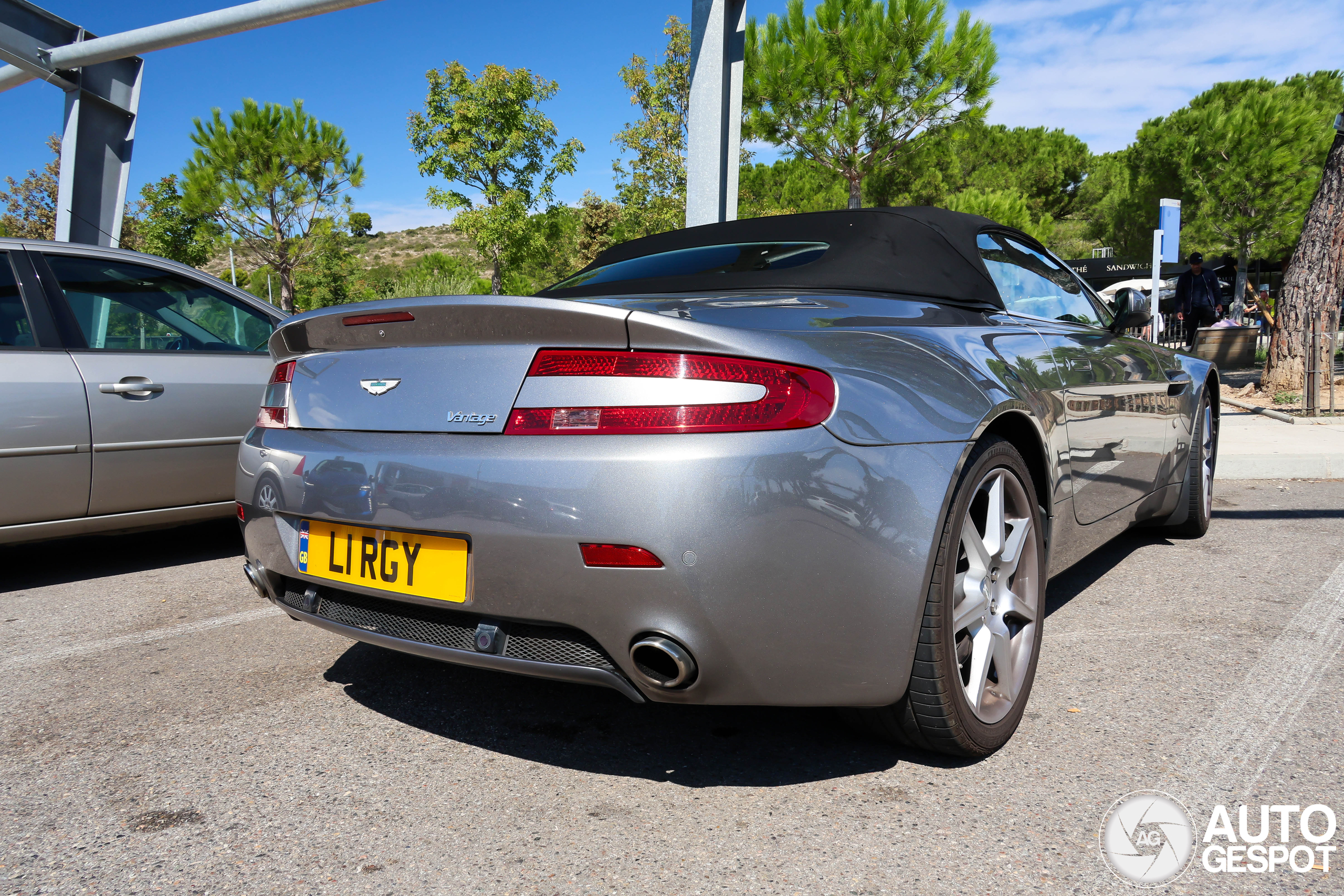 Aston Martin V8 Vantage Roadster