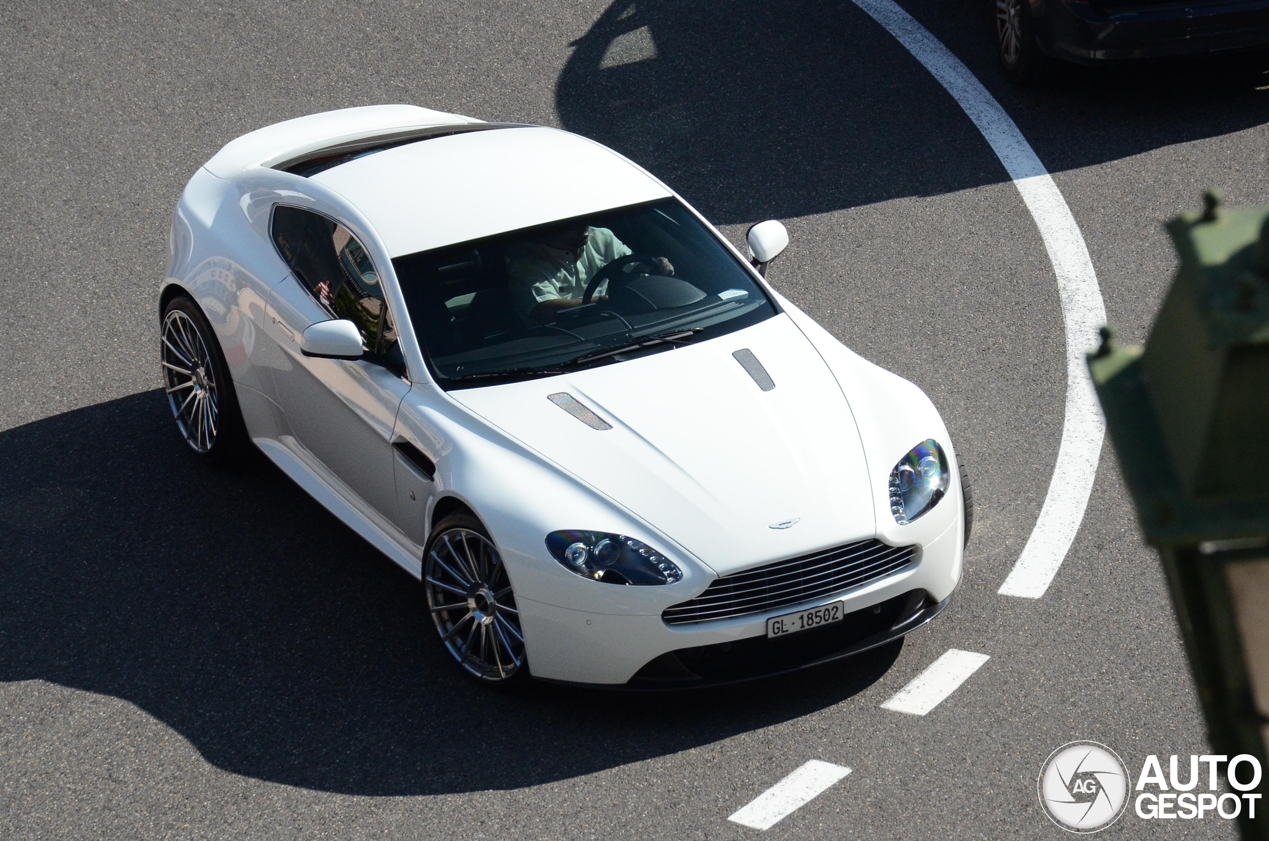 Aston Martin V8 Vantage S