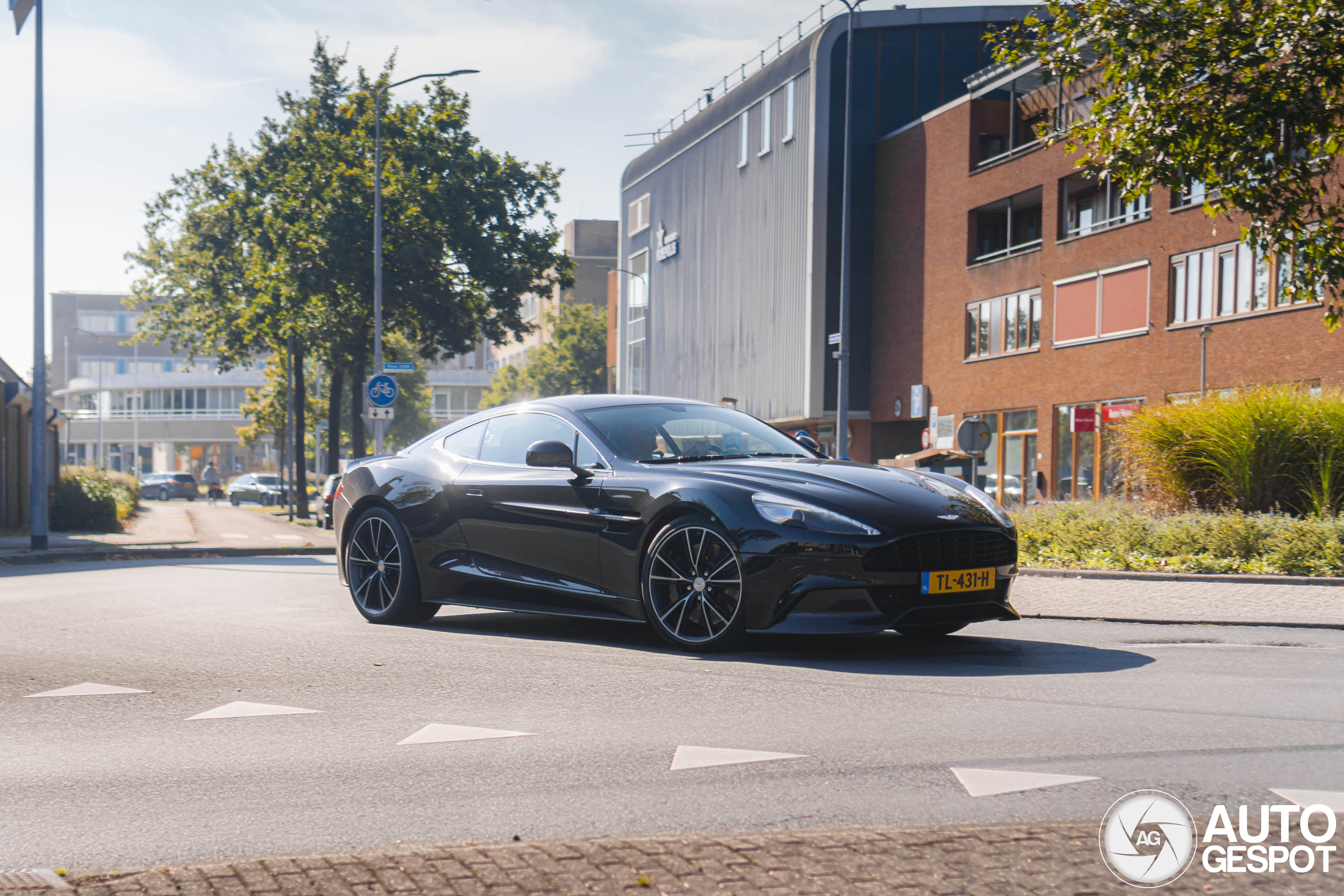 Aston Martin Vanquish 2013