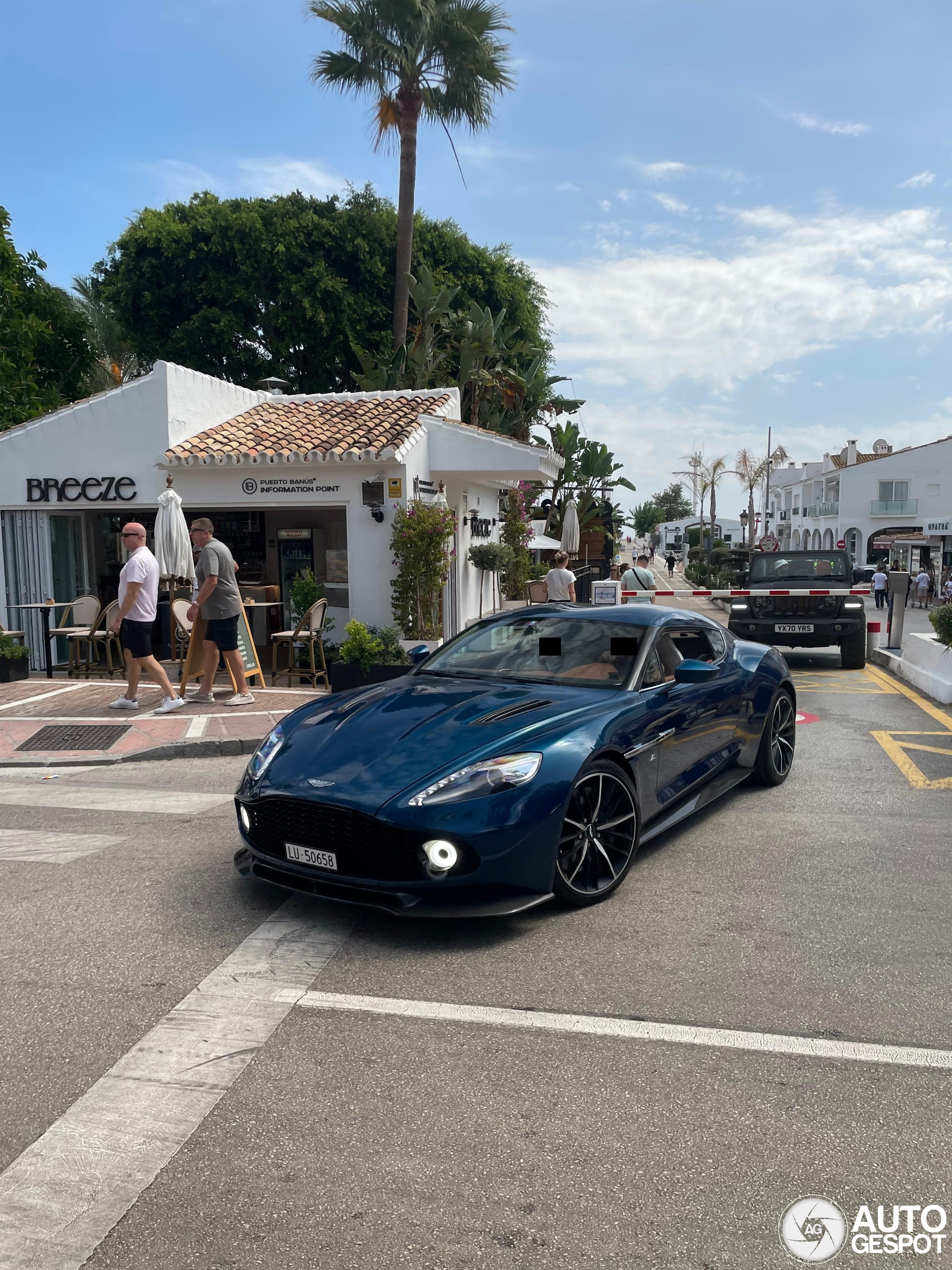 Aston Martin Vanquish Zagato schittert in Spaans zonnetje